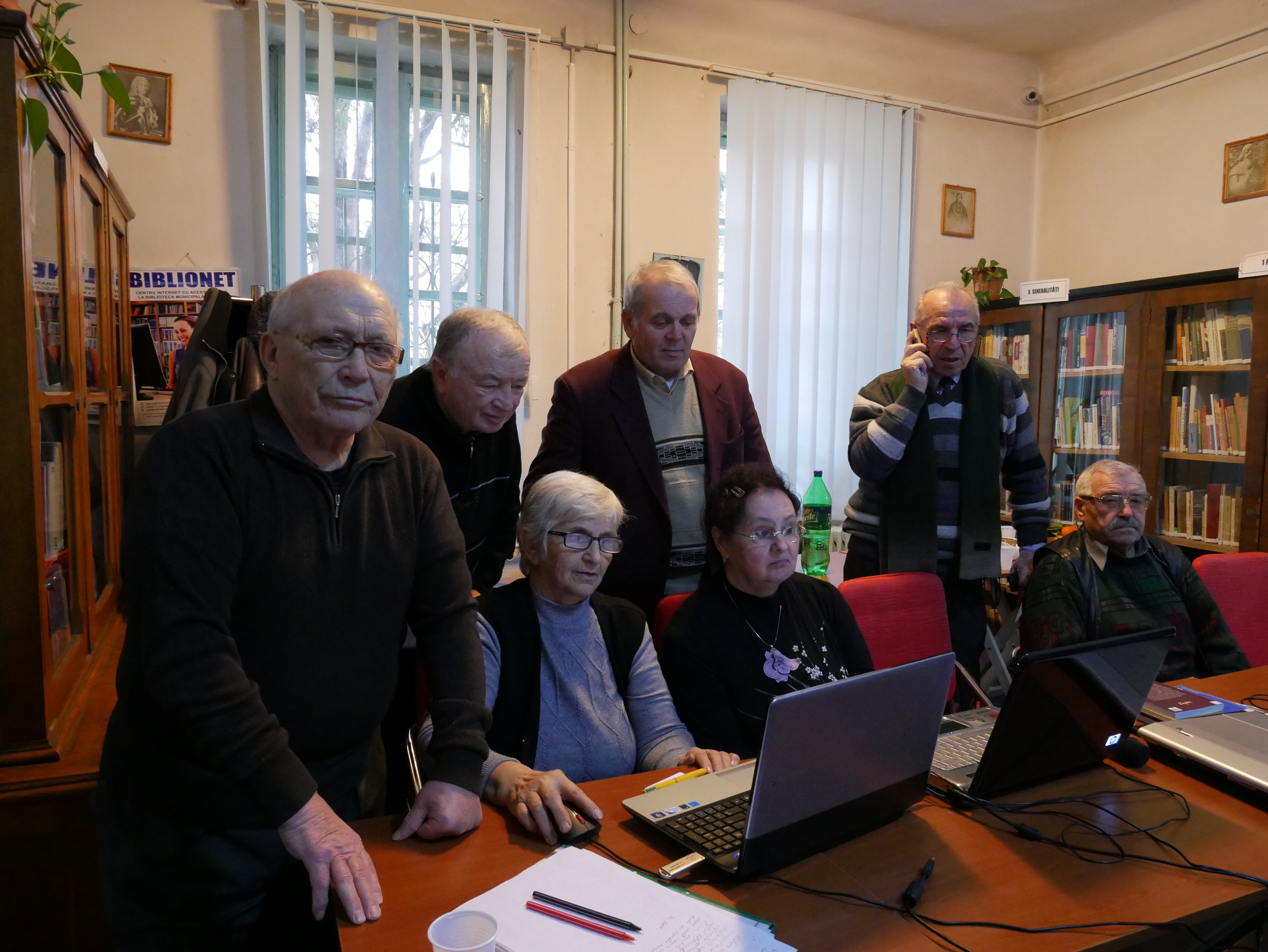 VIDEO/50 de ani de căsnicie în patru minute. Un pensionar-internaut din Pașcani a făcut un film despre viața soției lui