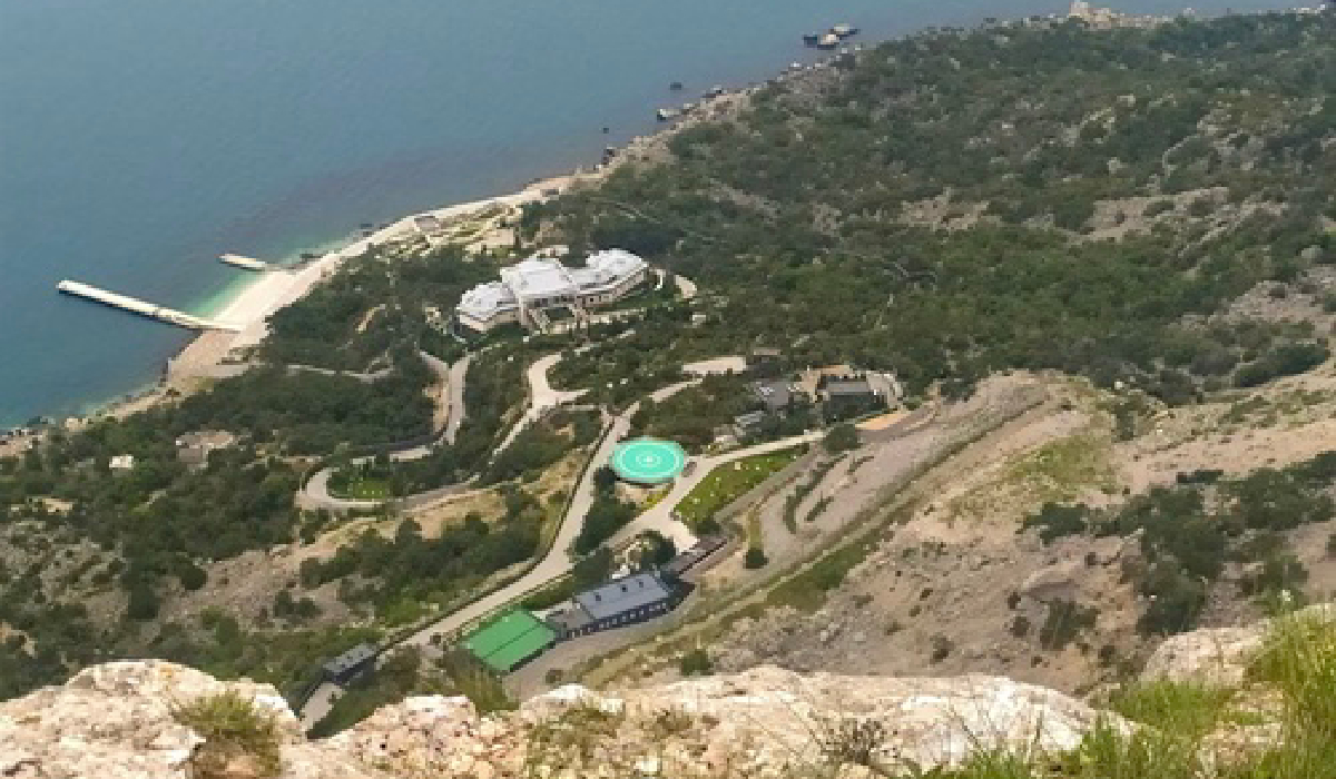 Viața secretă a lui Vladimir Putin: copii ascunși, neveste, amante și locuințe opulente