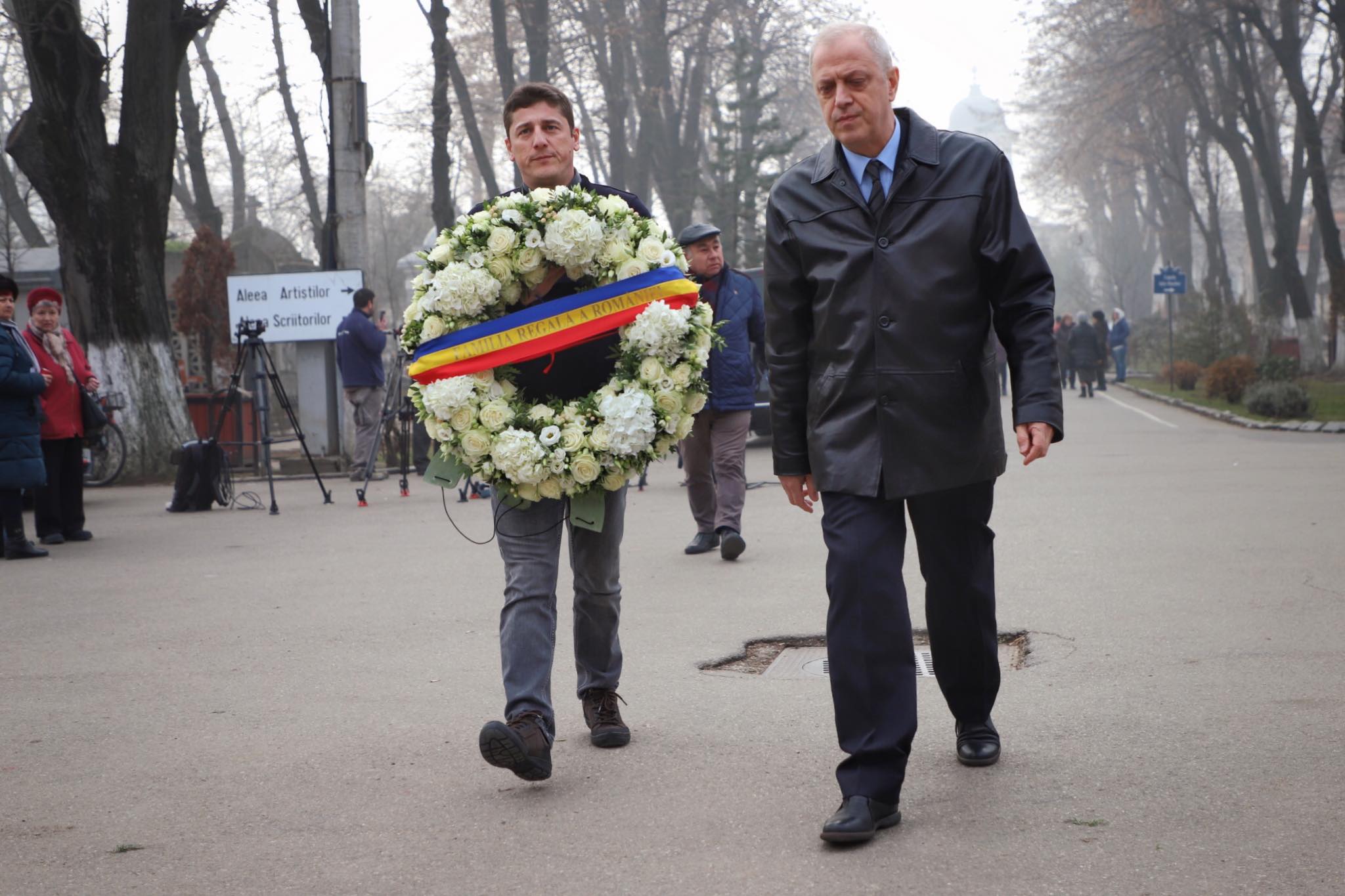 Momente dureroase la capela Cimitirului Bellu. Familia și prietenii își iau rămas bun de la Cristina Țopescu