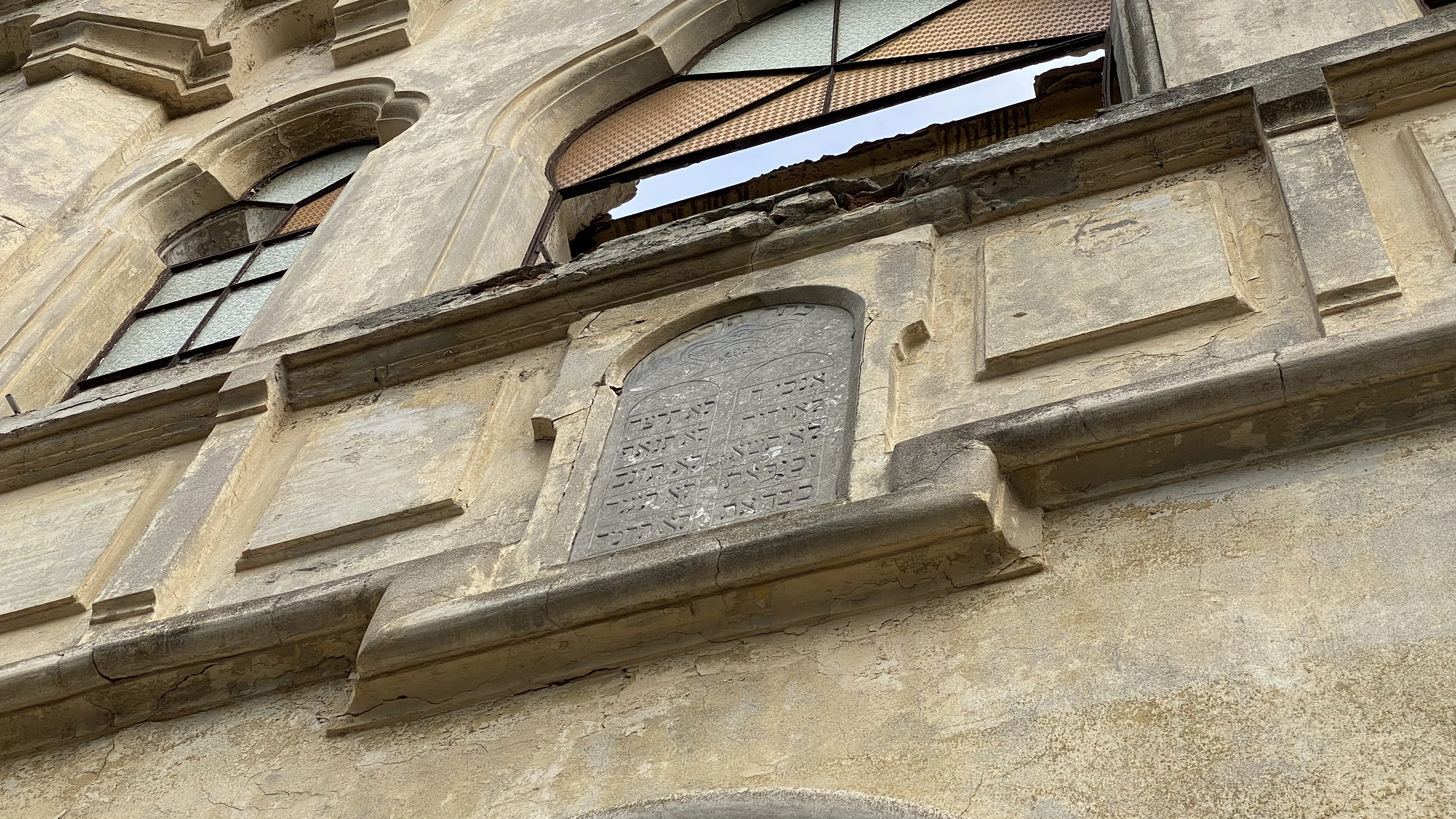 Sinagoga din Constanța, ruina de la malul mării. Clădirea comunității evreiești e în pericol de prăbușire, dar urmează să fie readusă la viață cu două milioane de euro