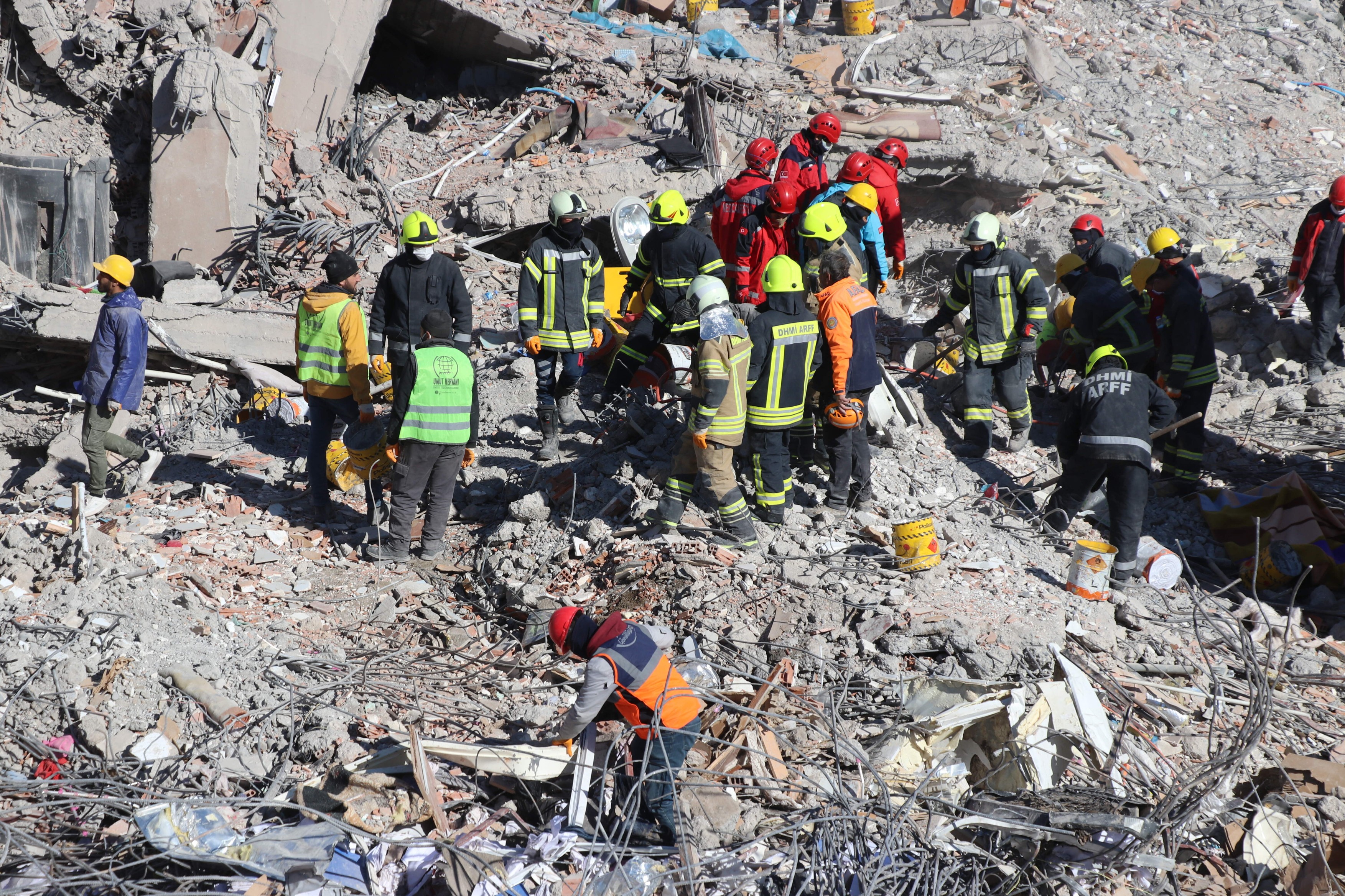 Peste 41.000 de morți, în Turcia și Siria, după cutremur. Tot mai puțini oameni sunt scoși în viață din ruine