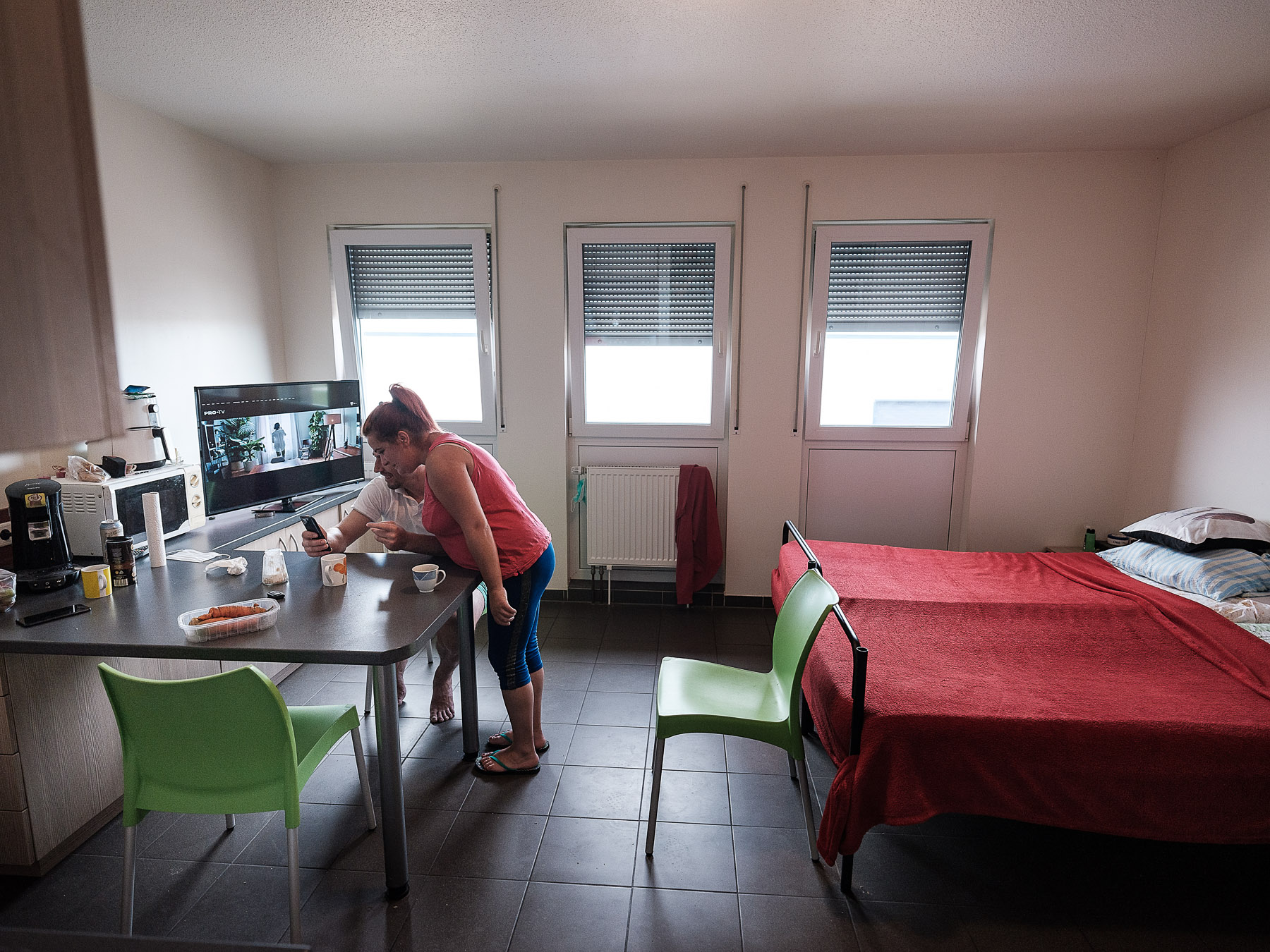 Reportaj din Germania | Părinți și copii despărțiți de granițe: “Avem de toate aici, în afară de copii” și “Când dă prima zăpadă, vine tati meu acasă”﻿