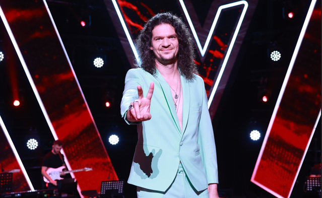 Motivul pentru care Mircea Badea a râs de Tudor Chirilă la Antena 3. Imaginea care a apărut pe ecran, în direct