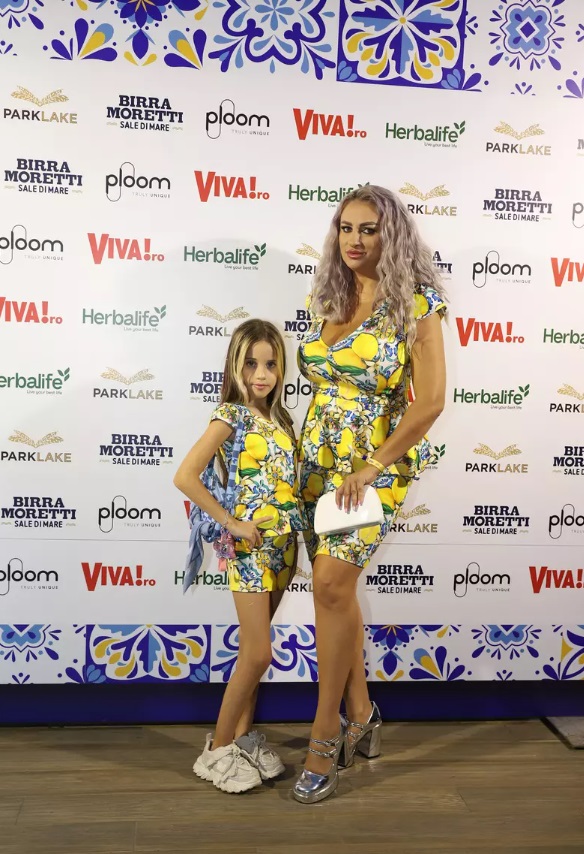 Cum s-au îmbrăcat vedetele la VIVA! Influencers Party 2024. Elena Gheorghe a făcut furori într-o rochie mini, iar Laura Cosoi într-una transparentă