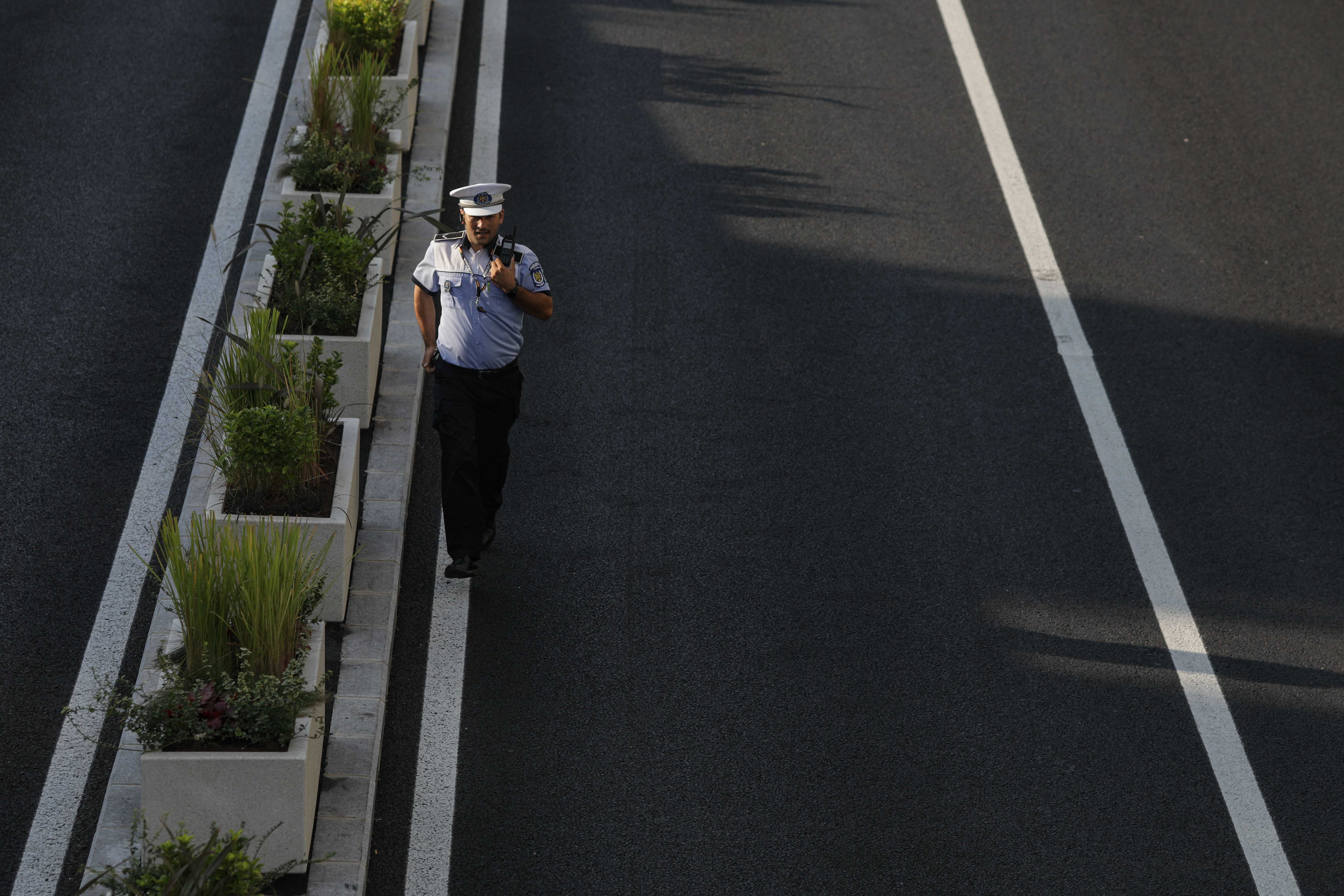 Limitatorul de înălțime de la intrarea în Pasajul Unirii, distrus de un TIR la câteva zile după redeschiderea pasajului