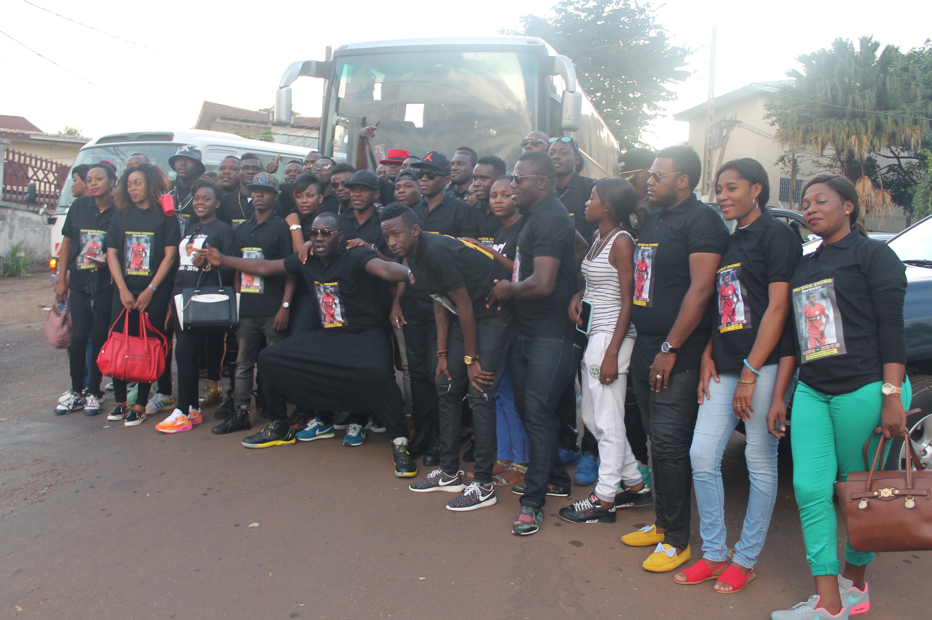 Patrick Ekeng a fost înmormântat la Yaounde, îmbrăcat într-un costum cu sigla lui Dinamo | VIDEO