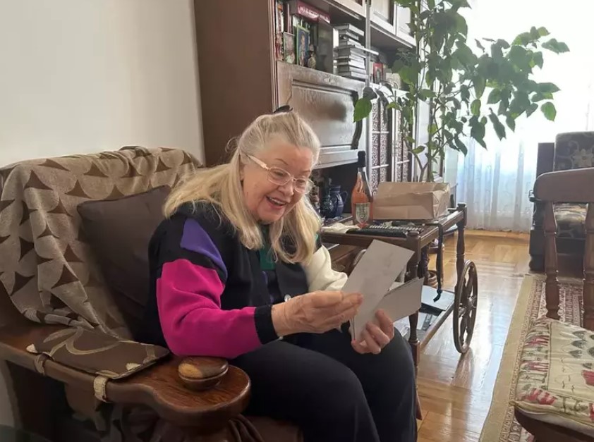Imagini exclusive din casa în care locuiește Anna Szeles, fosta soție a lui Florin Piersic. Apartamentul din Budapesta este plin de fotografii și amintiri