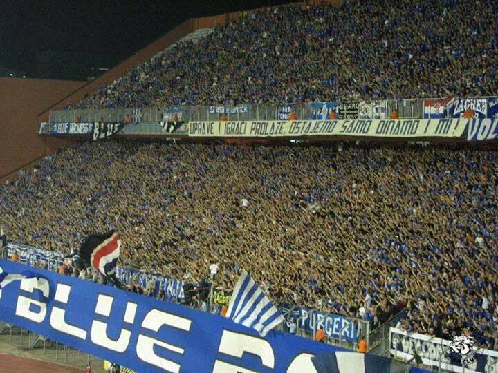 VIDEO&FOTO / Fanii formaţiei Dinamo Zagreb îi AMENINŢĂ pe "lupi"