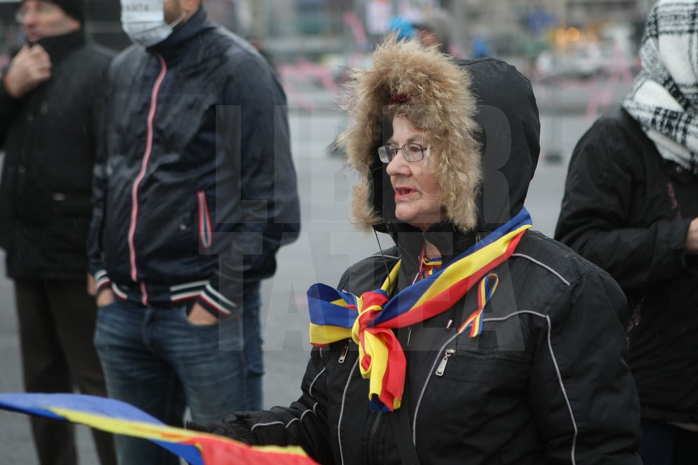 UPDATE. Protest și incidente în Piața Victoriei. Anchetă MAI după împiedicarea organizării târgului de Crăciun/ FOTO