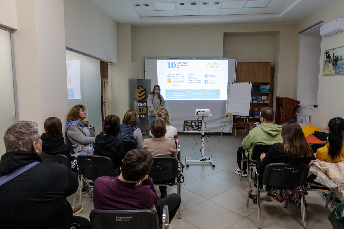 REPORTAJ. Ucrainenii din Odesa, 80% dintre ei vorbitori de rusă, fac cursuri de limba ucraineană. „Când Rusia ne spune că nu existăm, ce putem face?”