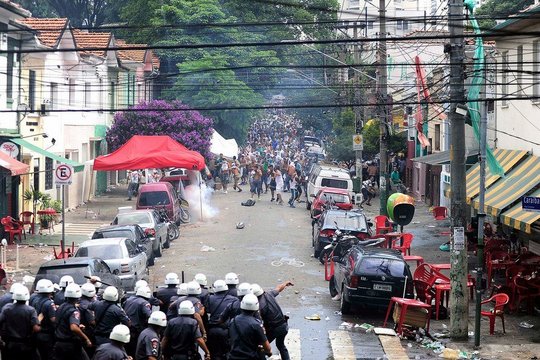 Tragedie în Brazilia. Un mort şi şapte răniţi într-un război al galeriilor / GALERIE FOTO&VIDEO