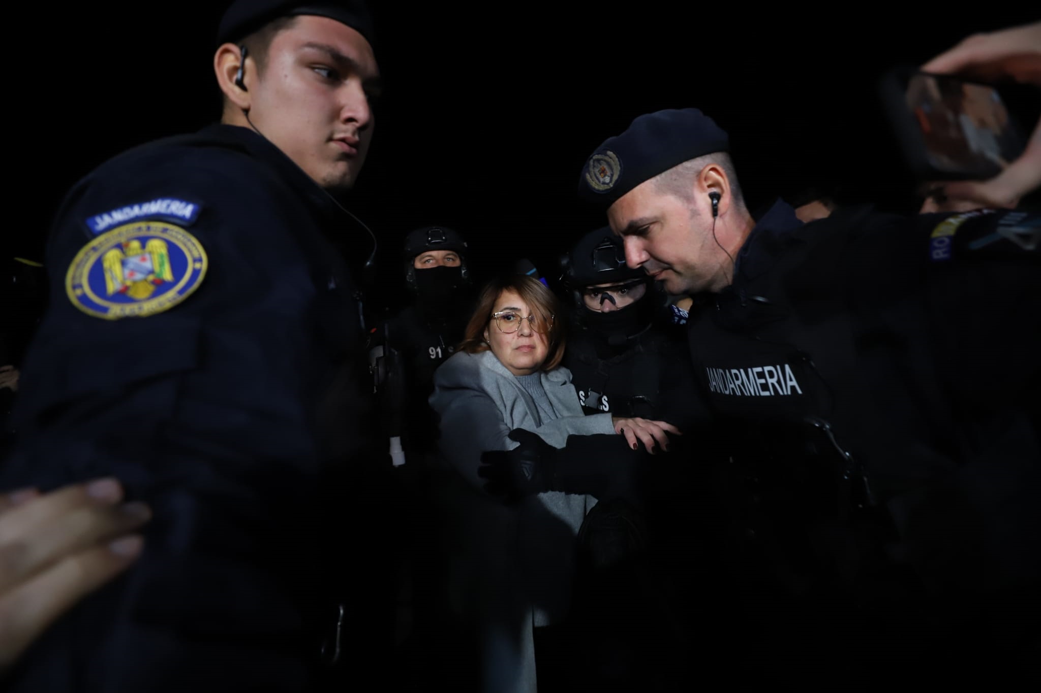 Fiica afaceristului ucis în atentatul cu bombă de la Arad, adusă la Parchet. Laura Crișan a fost reținută, alături de doi inculpați