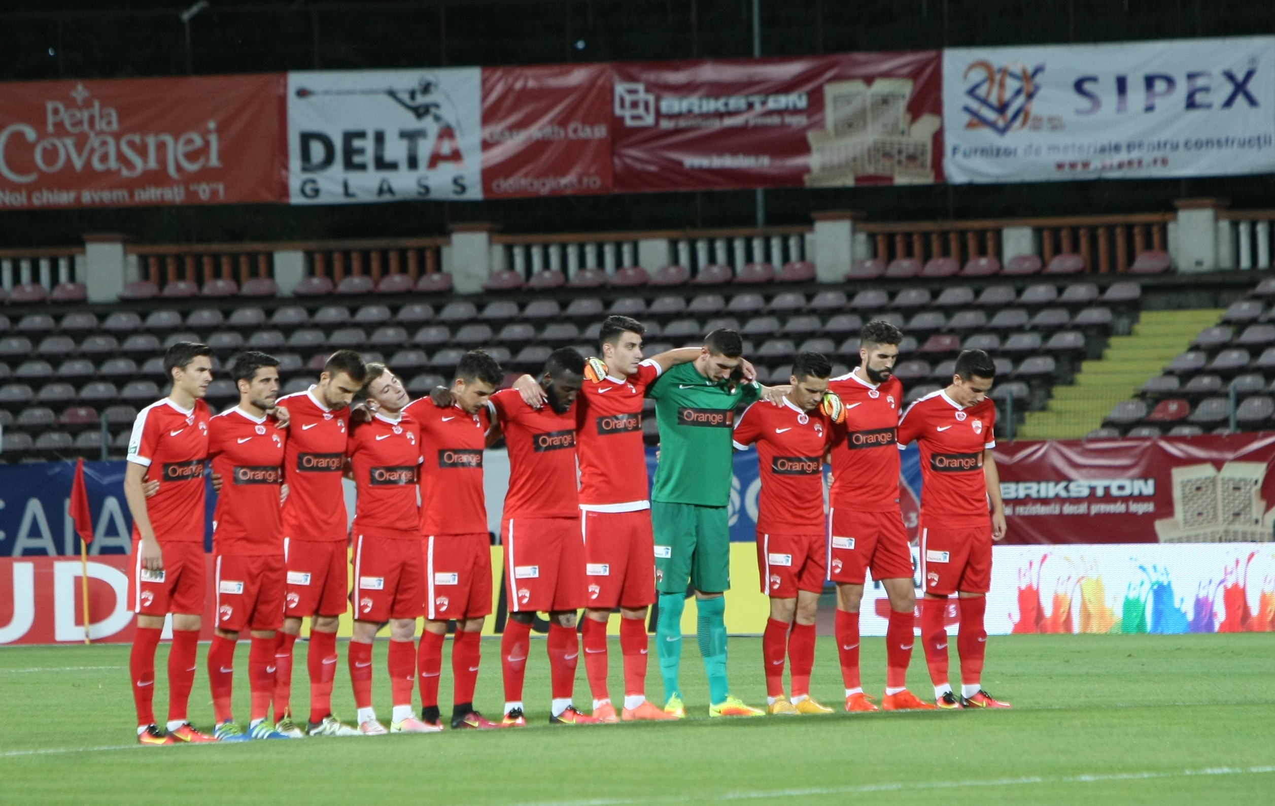 Liga I, etapa a 6-a: Dinamo - Gaz Metan 1-1. Lazăr a deschis scorul, Llullaku a egalat! ”Câinii” au jucat fanul ucis după derby / FOTO&VIDEO