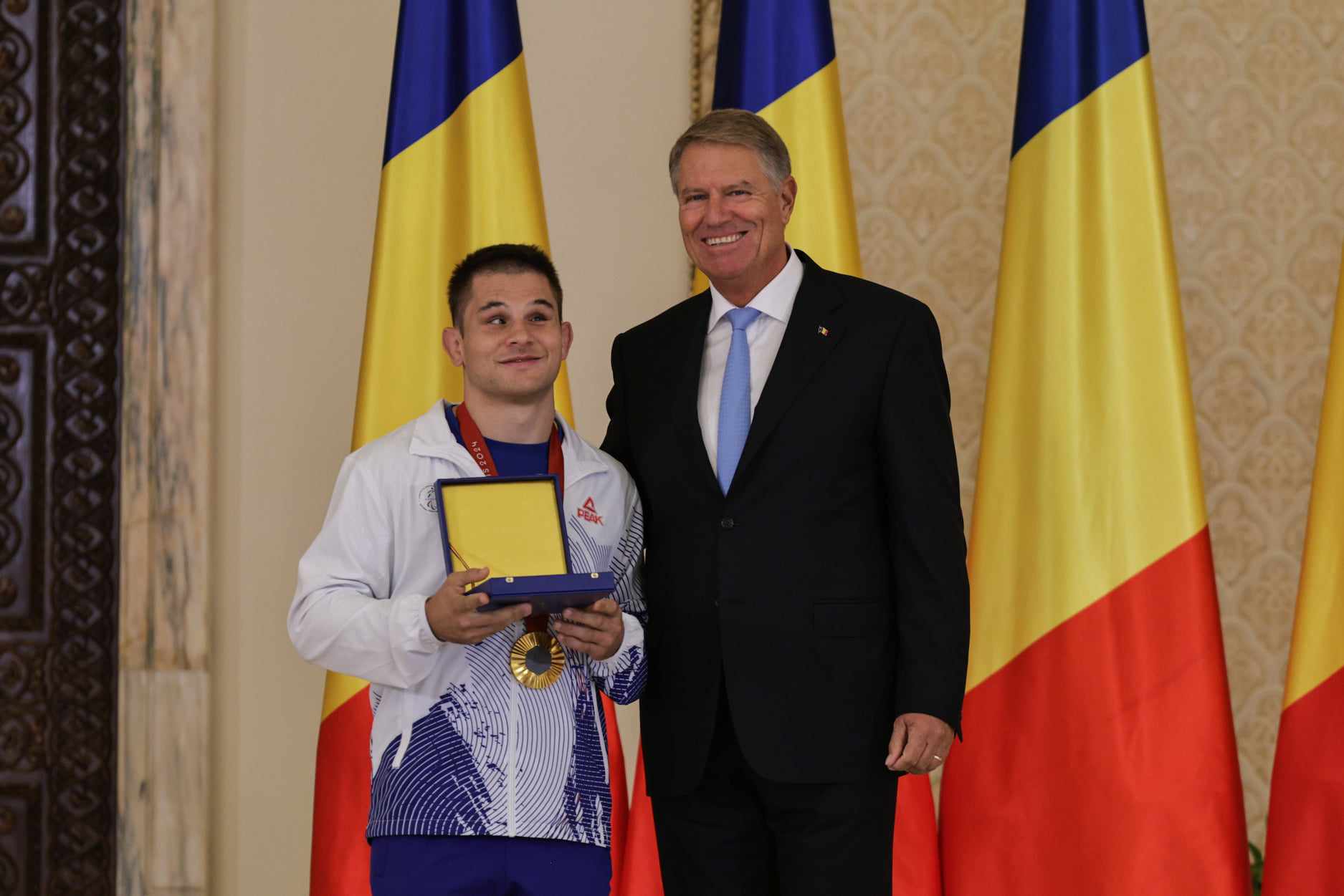 Gafă a președintelui Iohannis la decorarea medaliaţilor de la JO Paris. A spus „comemorarea”, în loc de „ceremonia” | VIDEO