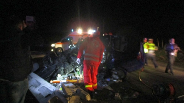 UPDATE: Accident înfiorător în Bistrița-Năsăud. Acul kilometrajului s-a oprit la peste 200 km la oră! La volan ar fi fost adolescentul de 15 ani