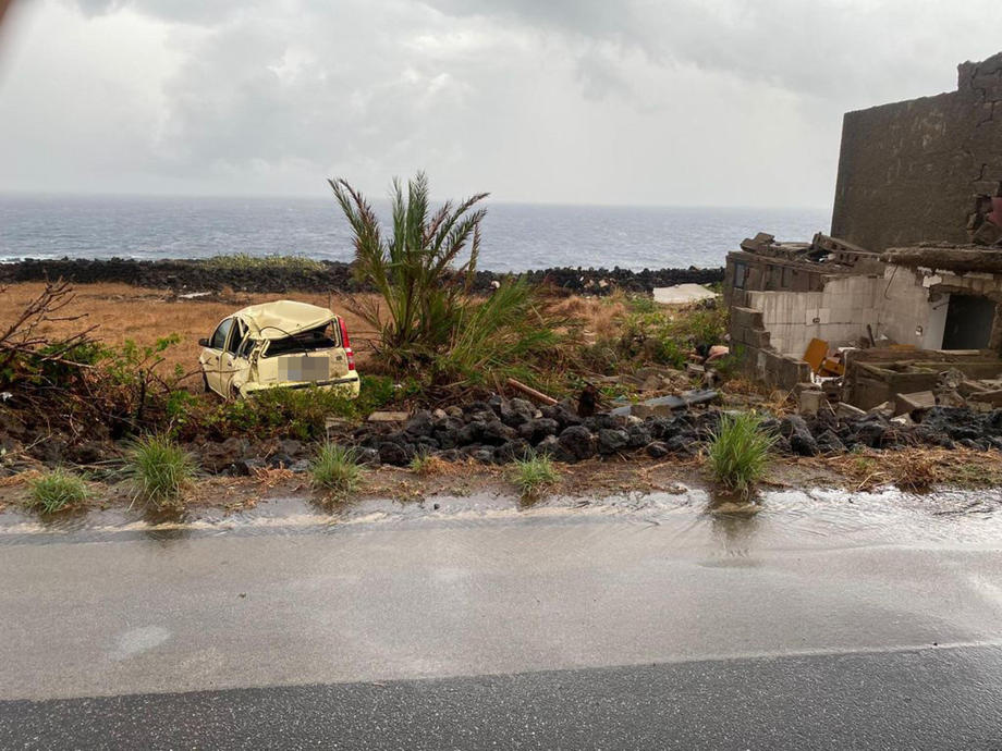O tornadă a lovit insula Pantelleria din sudul Italiei: Cel puțin două persoane au murit