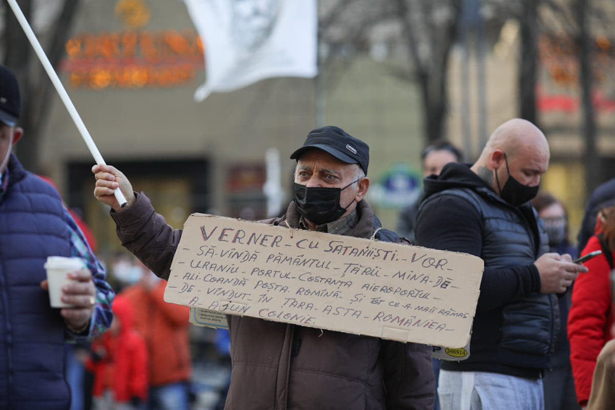 Protestul anti-restricții din Capitală, încheiat cu violențe și arestări. Manifestații și în alte orașe din țară