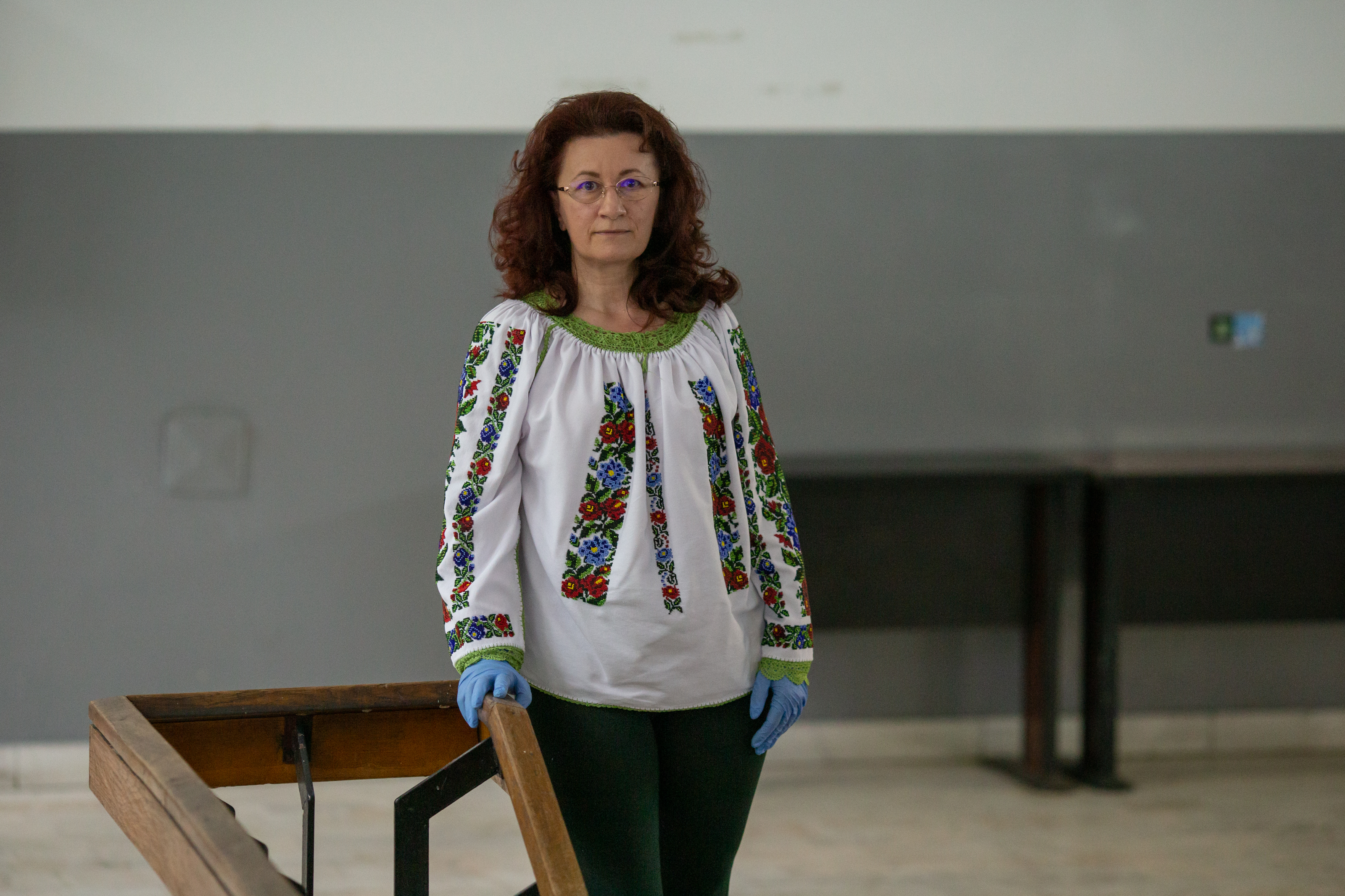 “Ne e teamă, dar ce să facem?”. Vânzători, voluntari și angajați de la salubrizare au ținut societatea funcțională în timpul pandemiei (II)