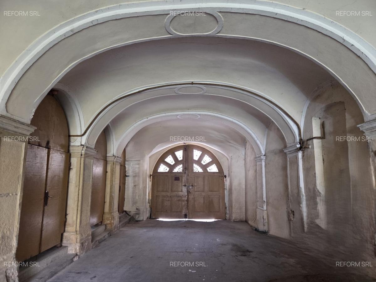 Cât plătești pentru un apartament într-un palat din centrul Clujului? Arhitectul clădirii a lucrat și la Castelul Bánffy