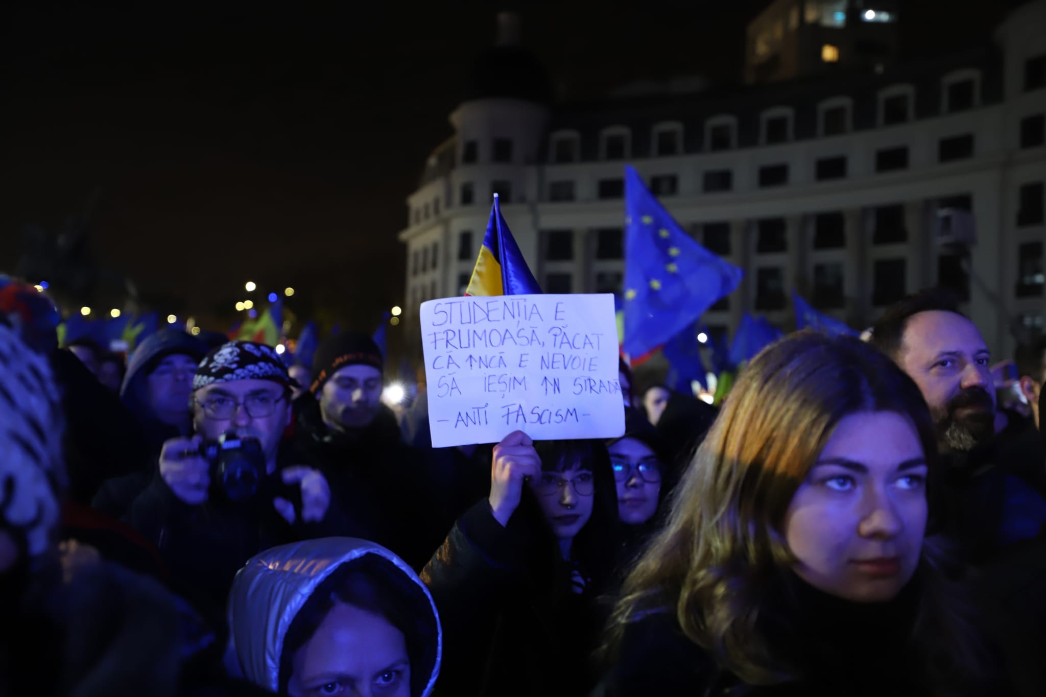 Miting pro-Europa în Piața Universității din București, cu 3 zile înaintea turului 2 al alegerilor prezidențiale