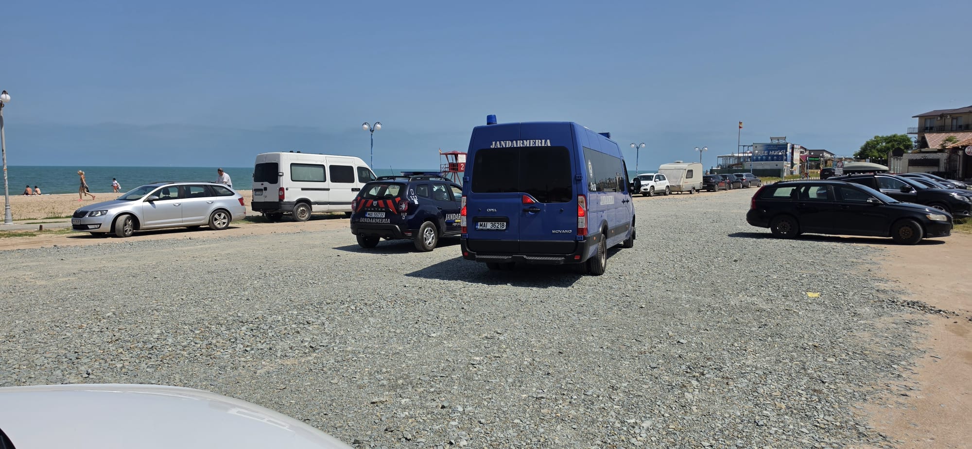 Peste 1.300 de persoane au fost evacuate de pe plajele litoralului după explozia unei drone ucrainene în Portul Constanța