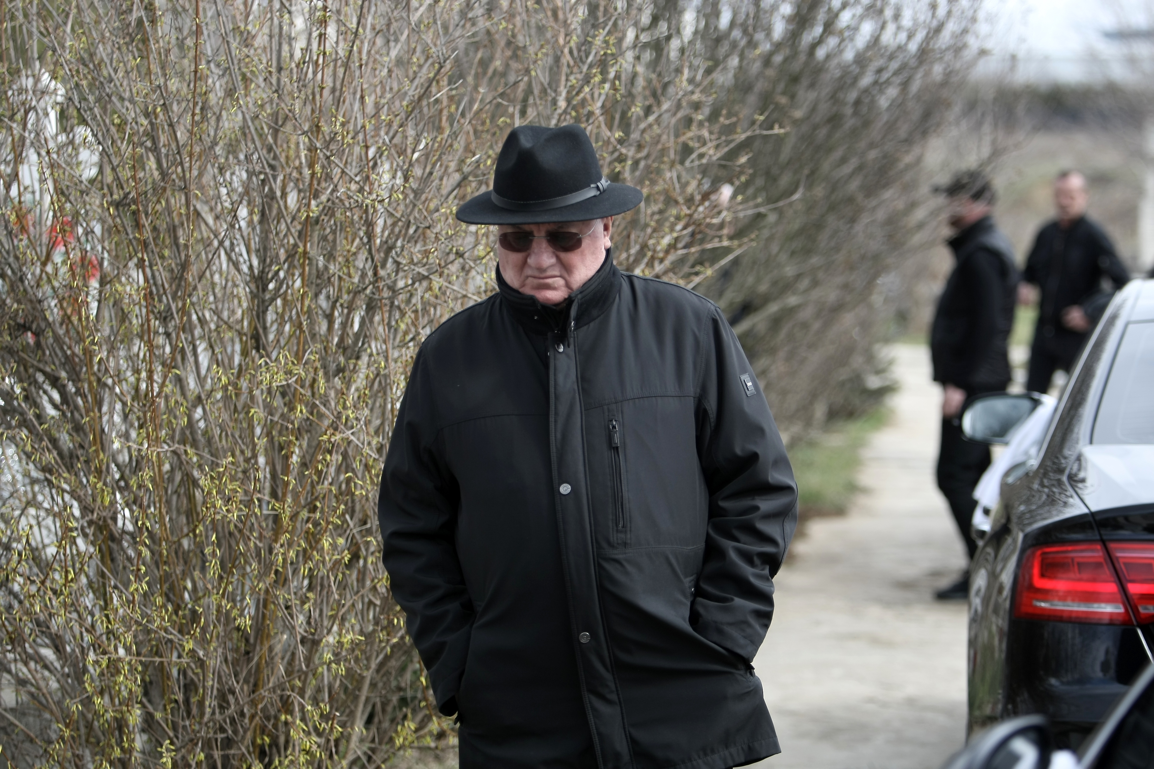 Vasile Turcu a fost înmormântat după ritualurile sinucigașilor. Fostul om de afaceri a fost condus pe ultimul drum de rude, prieteni și doar câțiva oameni de fotbal