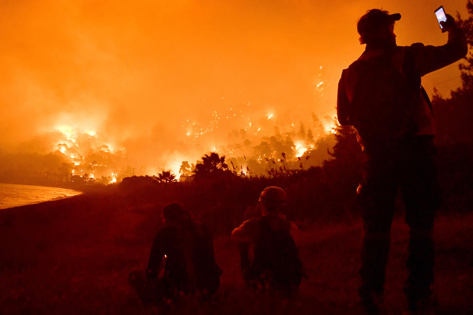 Incendii de vegetație în Grecia. Cel puţin şase sate şi două mănăstiri, evacuate