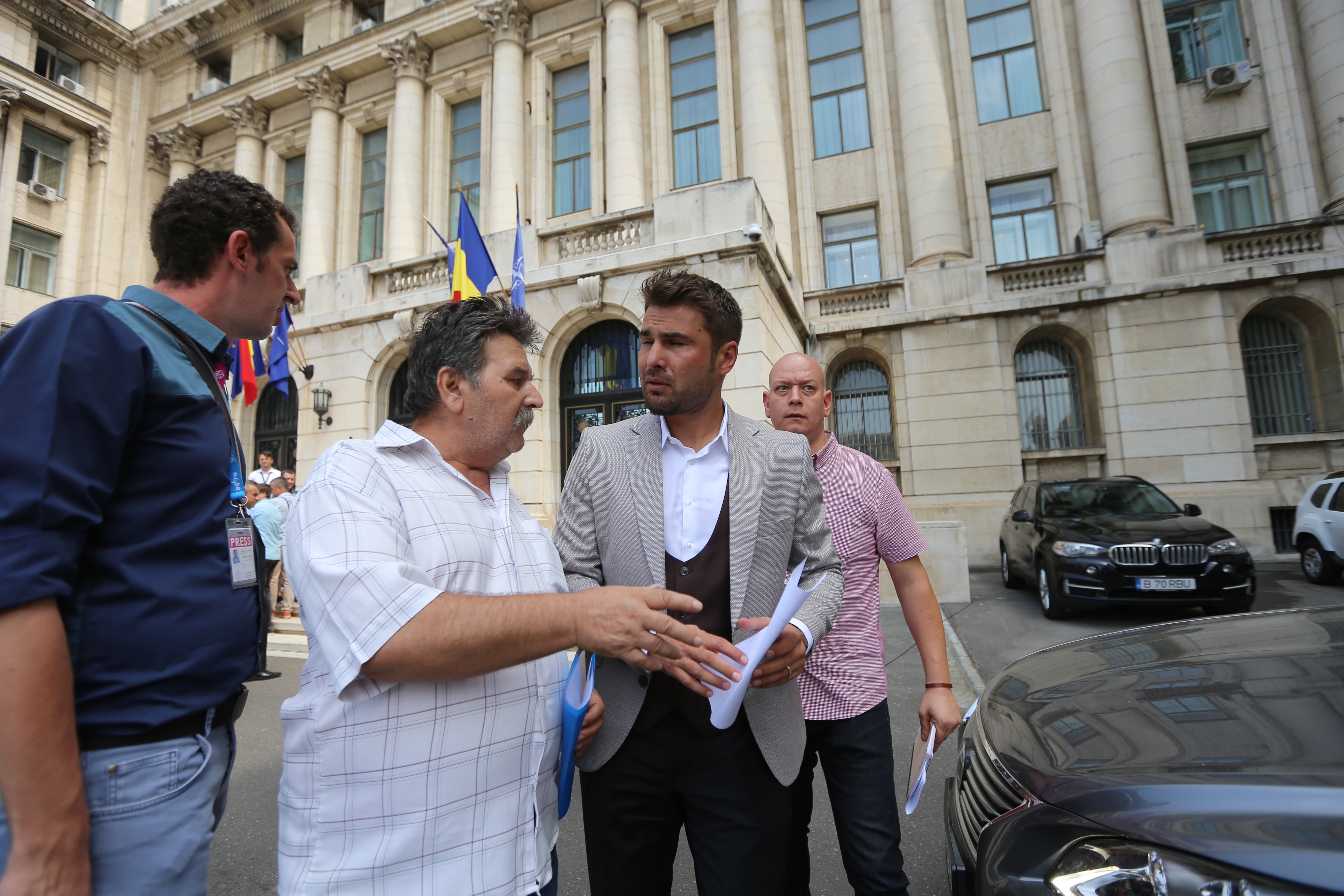 Ce s-a decis cu viitorul stadionului Dinamo. Întâlnire Adi Mutu+Monica Iagăr+Ionuț Negoiță cu ministrul Carmen Dan. Nicolae Badea n-a mai ajuns | FOTO