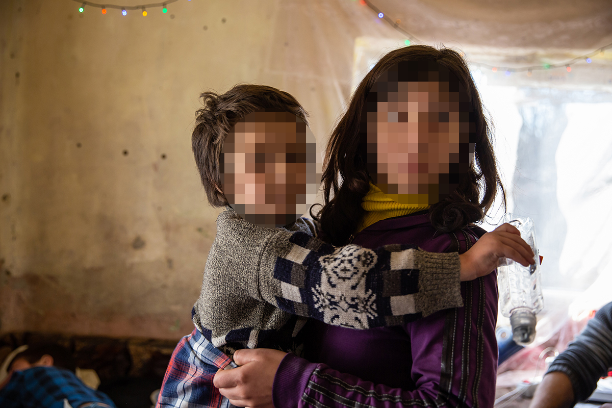 Ce ascundea cazul „emoționant” al unui tată fără un picior care „se chinuia să-și crească cei șase copii”. Își viola fata cea mare, iar casa donată de Gigi Becali a ajuns o ruină