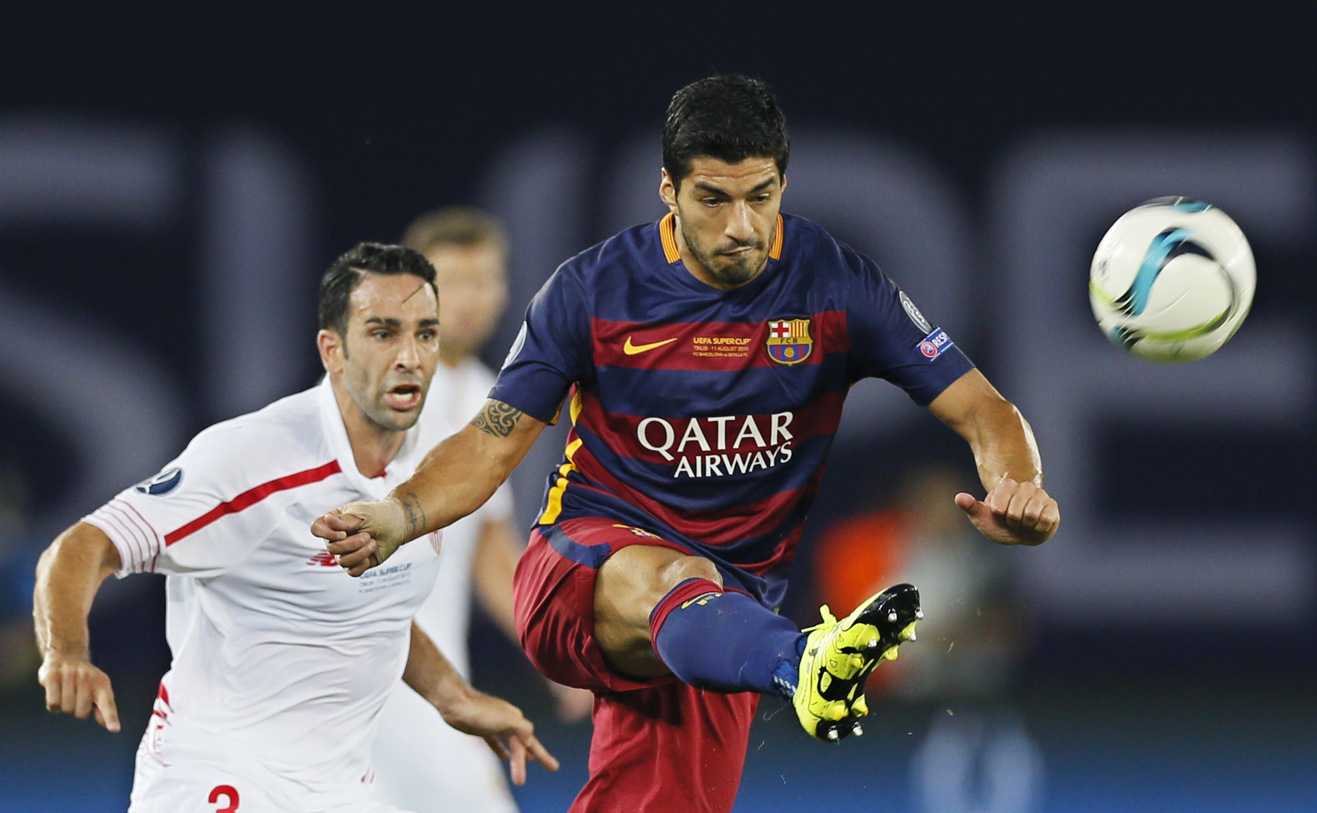 Supercupa Europei: FC Barcelona - FC Sevilla 4-4, 5-4 după prelungiri. Fabulos! Unul dintre cele mai frumoase meciuri din istorie. Andaluzii au revenit miraculos, de la 1-4! ^Legitimat la Sevilla, Raul Rusescu n-a fost inclus în lot, ci se pregătește separat, așteptând să fie iarăși izgonit / GALERIE FOTO & VIDEO