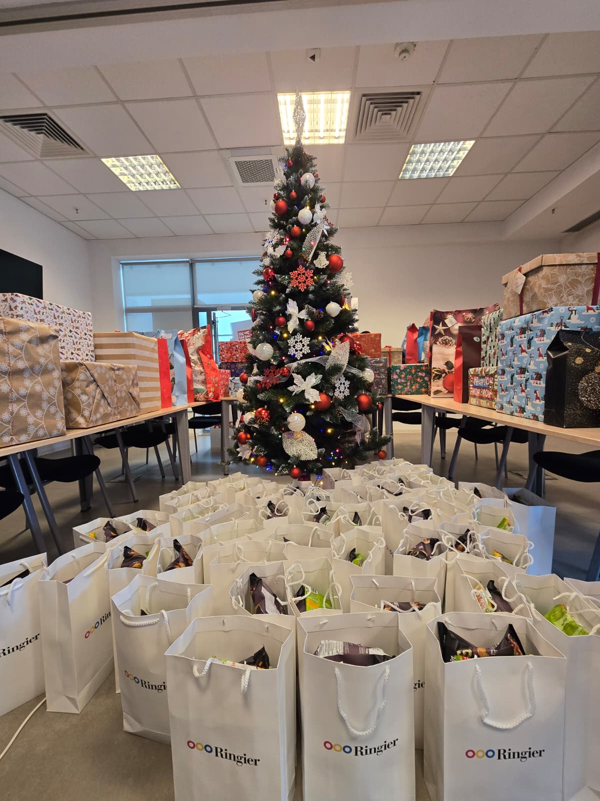 Ringier România și Fundația Ringier au organizat Secret Santa for a Smile: cadouri pentru un zâmbet