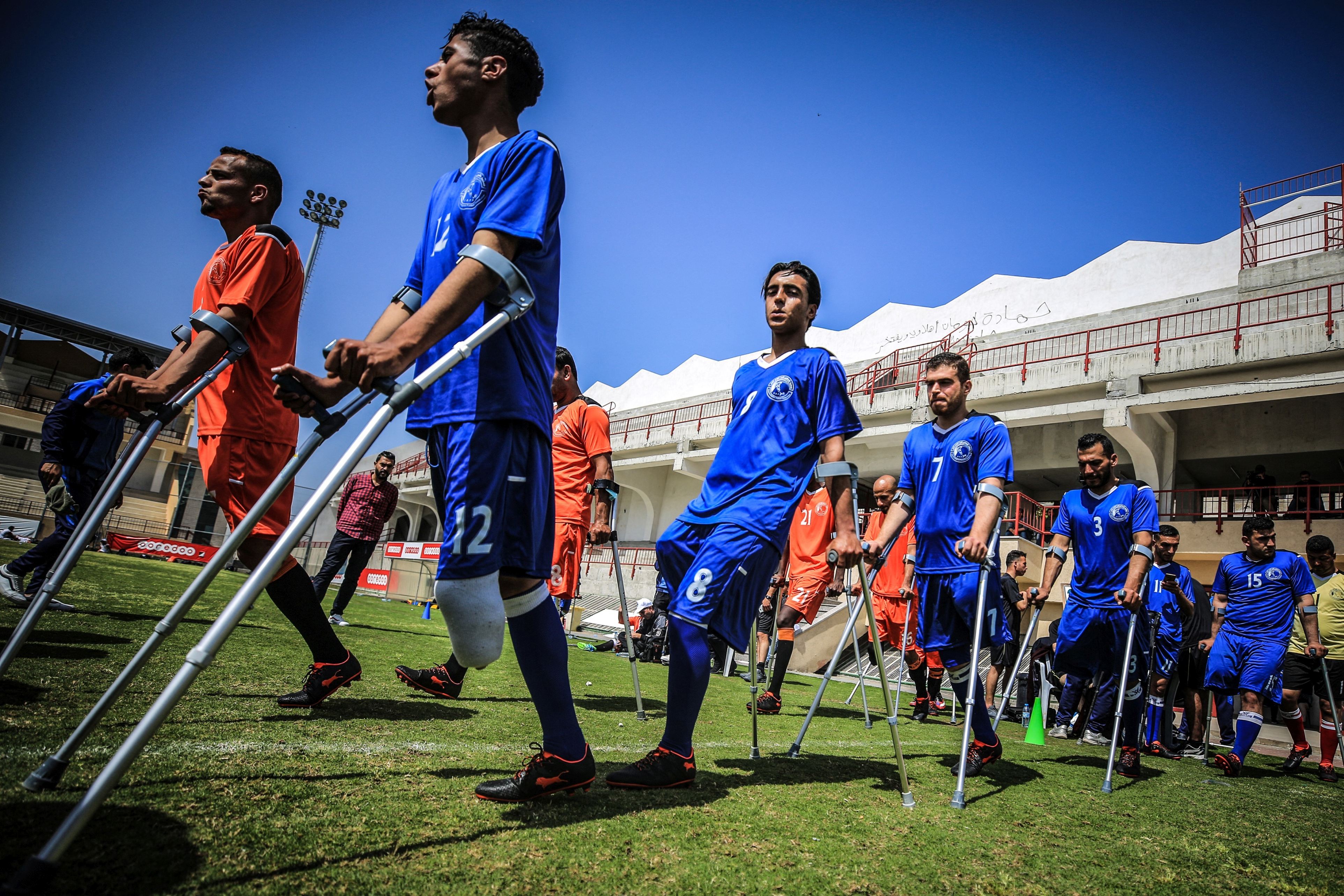 Bărbații din Gaza cu picioarele amputate își caută alinarea în fotbal | GALERIE FOTO