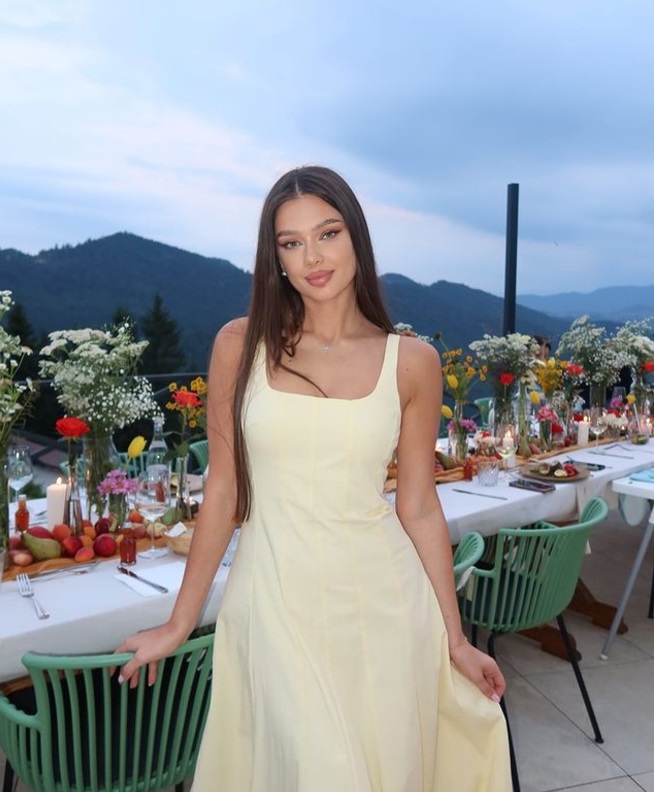 Misha Miller e virală pe TikTok. Ce a făcut artista imediat după ce s-a întors din vacanța din Spania