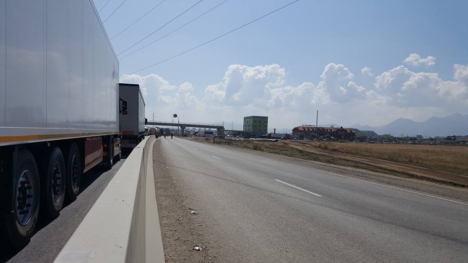 Protest al șoferilor de TIR pe centura ocolitoare a Brașovului FOTO