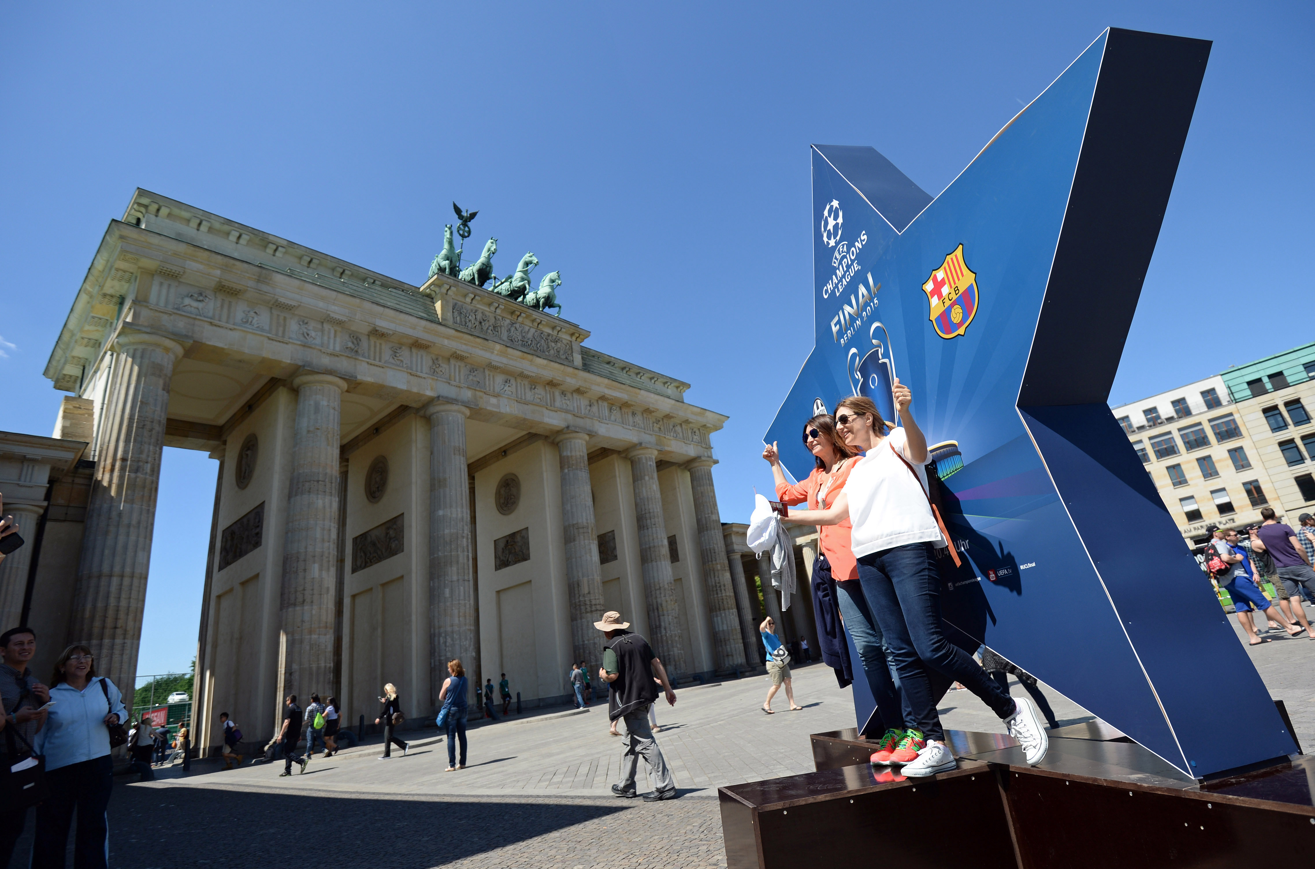 Berlinul fierbe înaintea finalei Ligii Campionilor! Trofeul a ajuns în Capitala Germaniei / GALERIE FOTO