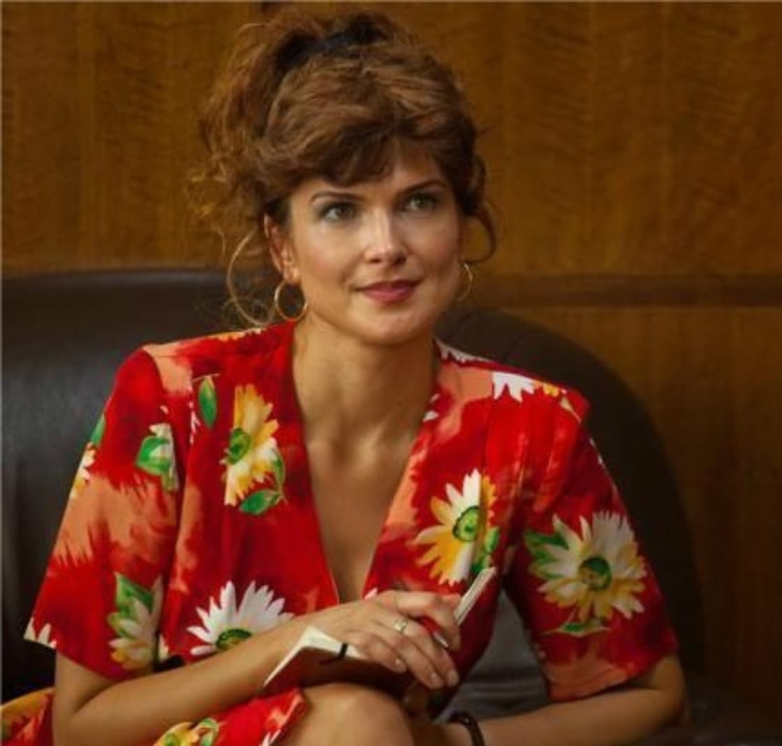 Monica Bîrlădeanu, dezvăluiri inedite la „Dincolo de copertă”. Câte uși i-a deschis frumusețea și de ce s-a apucat de teatru la 46 de ani: „Este percepția și așteptarea de la mine”