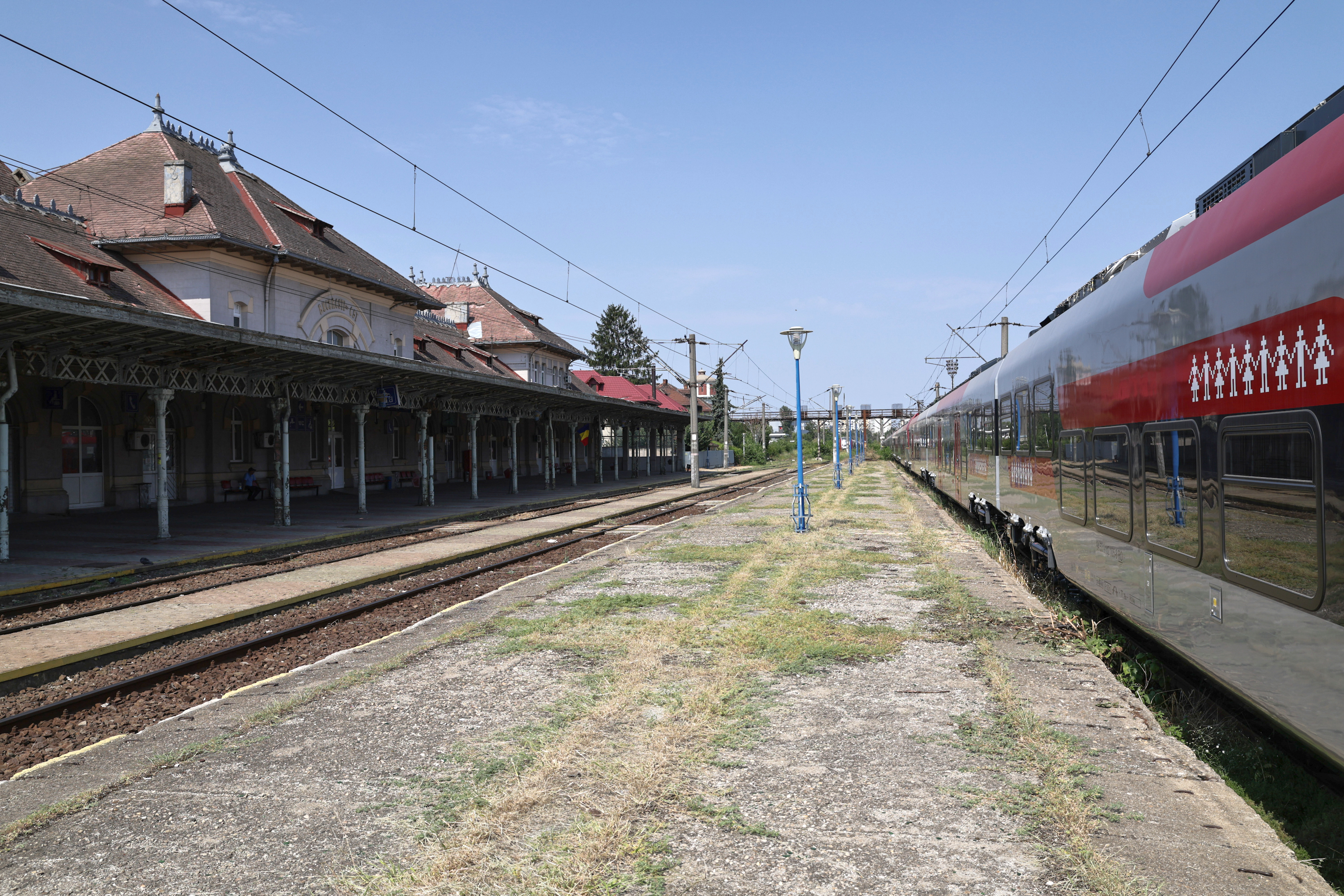 Gara-fantomă din București: dezastru total, cinci trenuri vin și pleacă, iar călătorii așteaptă micii calzi „La pierde tren”