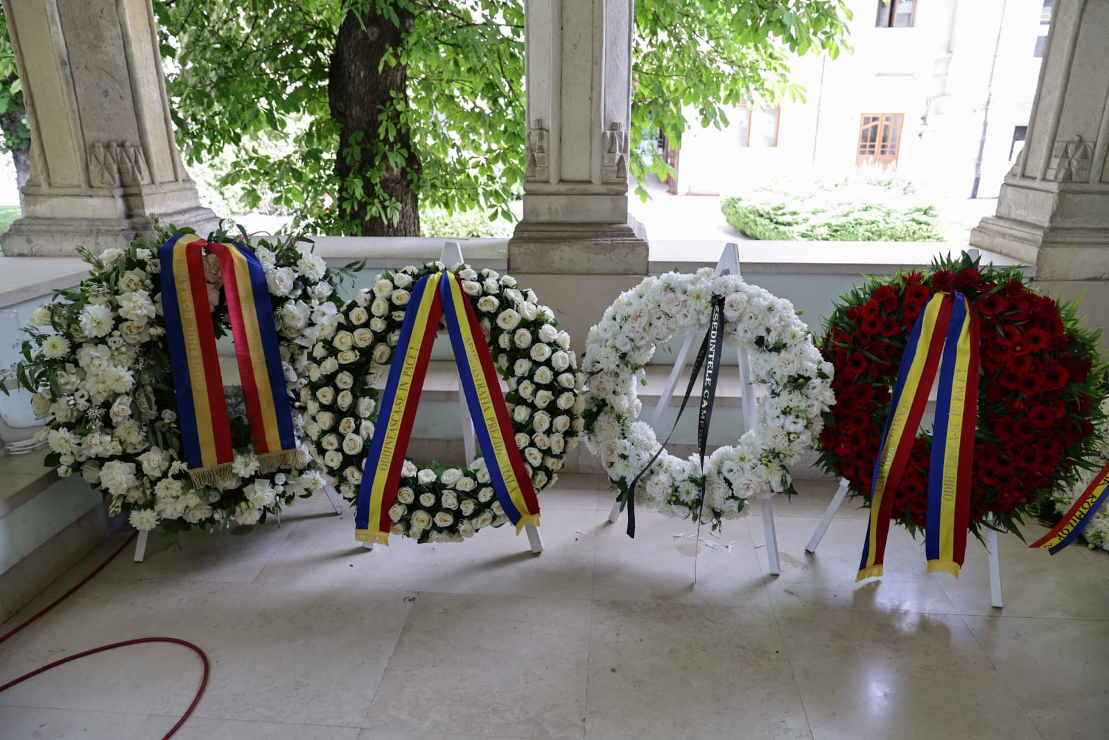 Funeralii de stat pentru Ion Iliescu. Ultimele omagii aduse în fața sicriului fostului președinte, în Sala Unirii, la Palatul Cotroceni