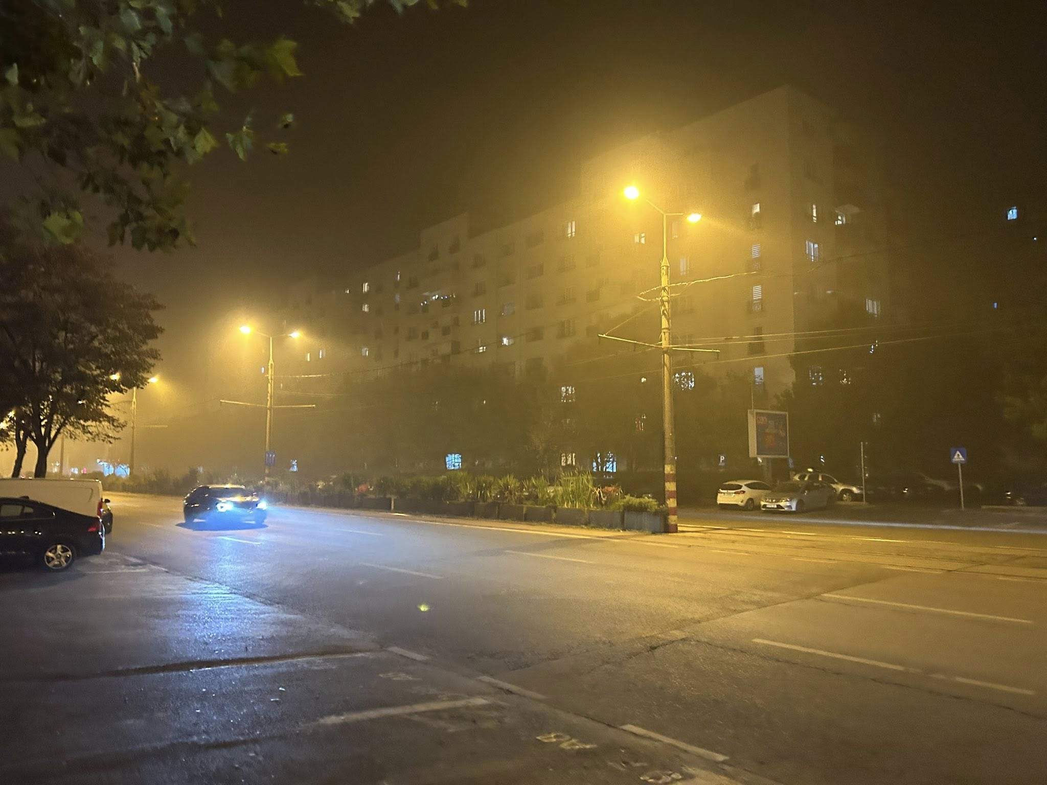 Fum și poluare pe străzile din București din cauza incendiului de la depozitul Antrefrig: „Mi-a venit rău"