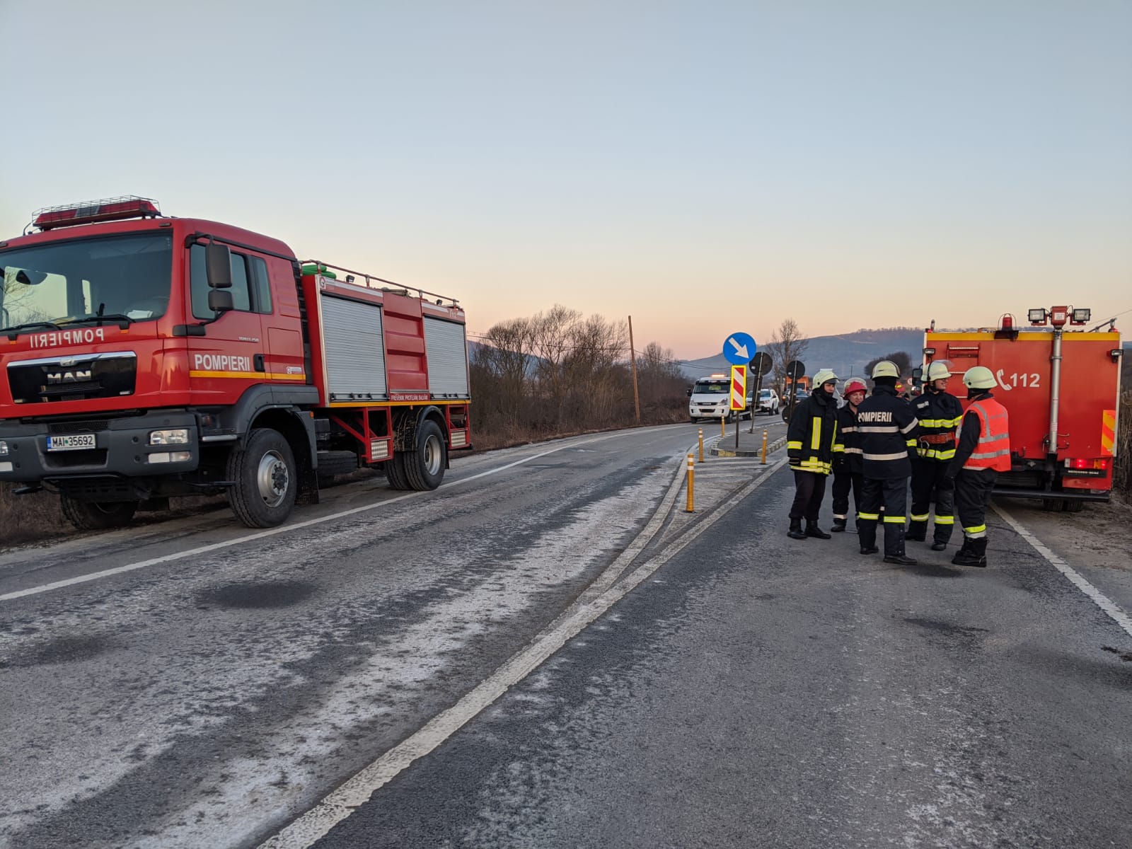 Accident între un autobuz și un camion. O persoană a murit și alte opt au fost rănite