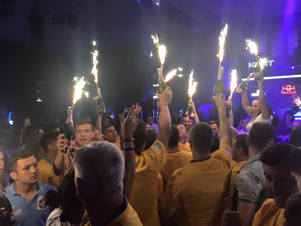 PETRECERE. Steliștii și-au făcut de cap într-un club de fițe! / GALERIE FOTO