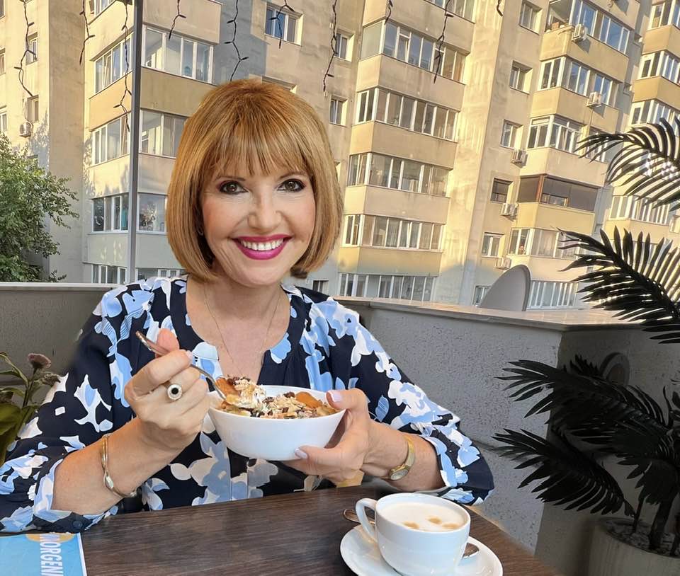 Cum a apărut Marina Almășan la piscină. Prezentatoarea TV are 59 de ani și se menține într-o formă de invidiat. „Sunt restrictivă în ceea ce privește alimentația”