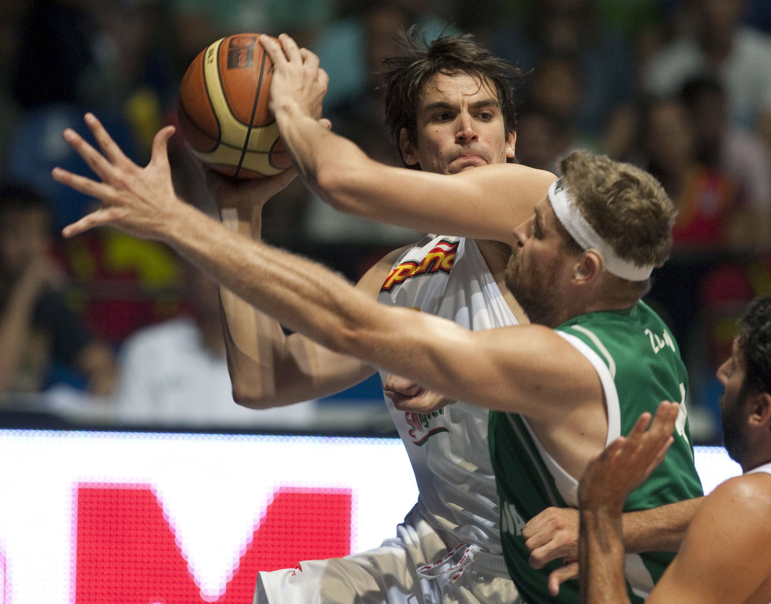 Transfer spectaculos făcut la CSM Oradea: ”Michael Jordan al surzilor”. Povestea emoționantă a lui Zupan, născut cu grave deficiențe de auz și de vorbire din naștere, primul baschetbalist surd care a jucat în Euroligă și la Mondiale. ”Sportul mi-a dat totul, m-a făcut bărbat!”/ FOTO&VIDEO