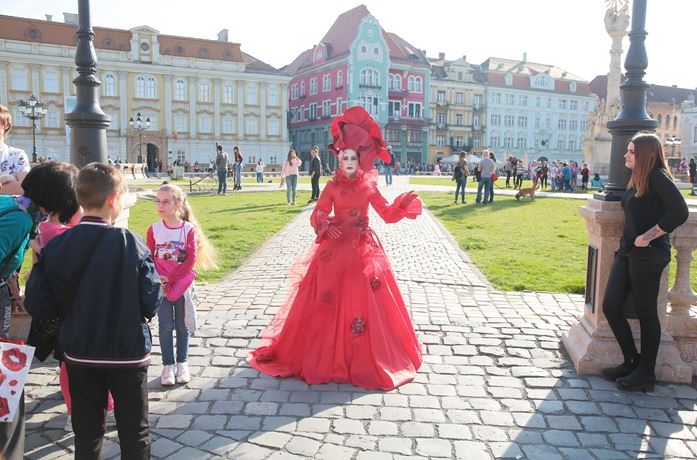 Carnaval la Timișoara. Spectacol cu prințese, mimi, acrobați și personaje de poveste