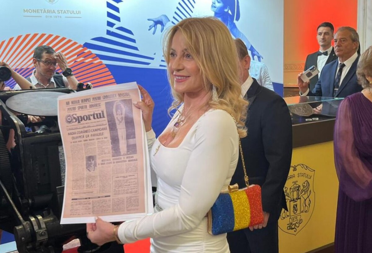 Cum a apărut Nadia Comăneci la evenimentul organizat în onoarea sa. A fost singura îmbrăcată în alb și a avut o geantă cu steagul României