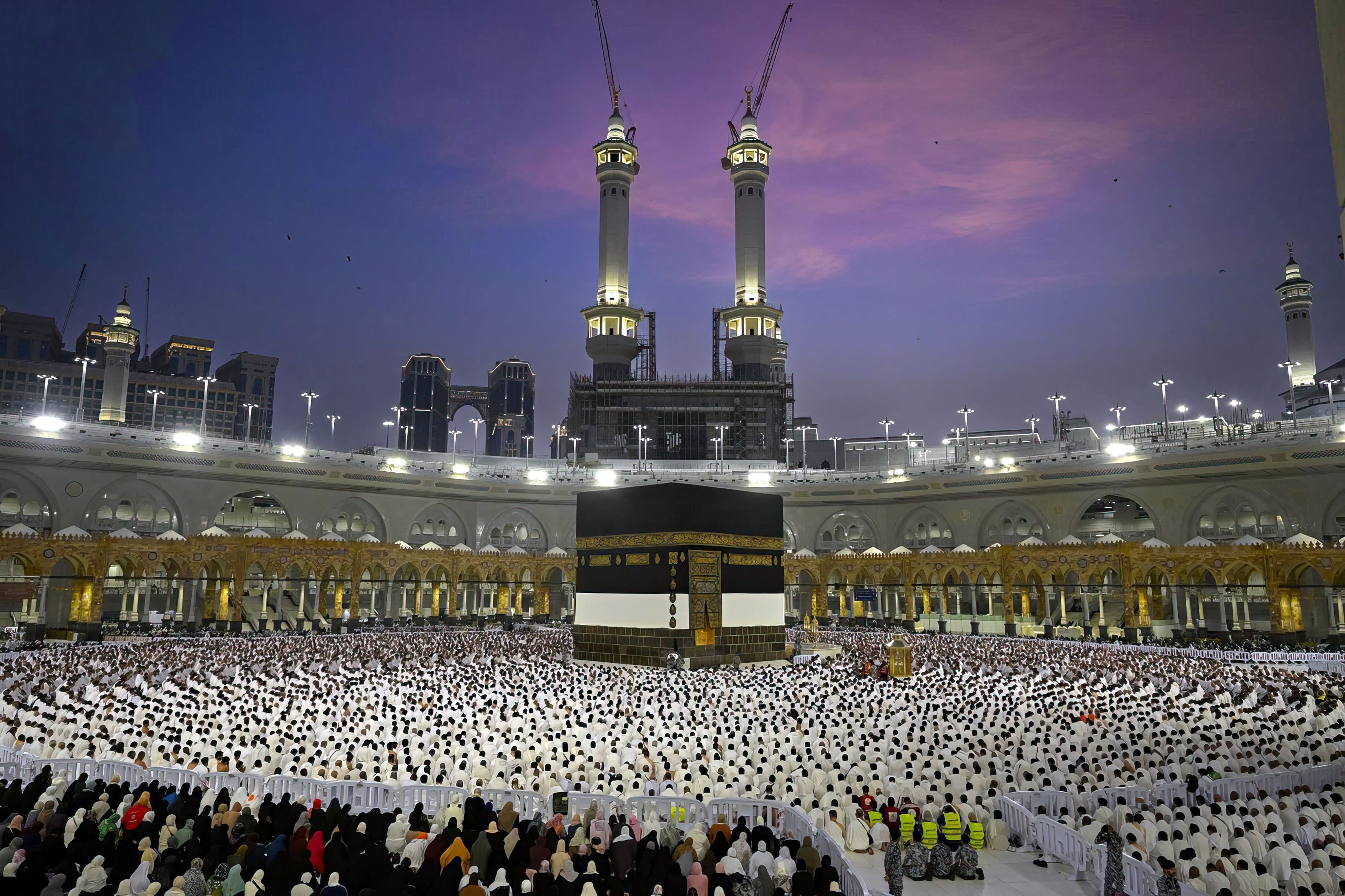 Peste 900 de oameni au murit la pelerinajul de la Mecca, din cauza temperaturilor de peste 50 de grade Celsius