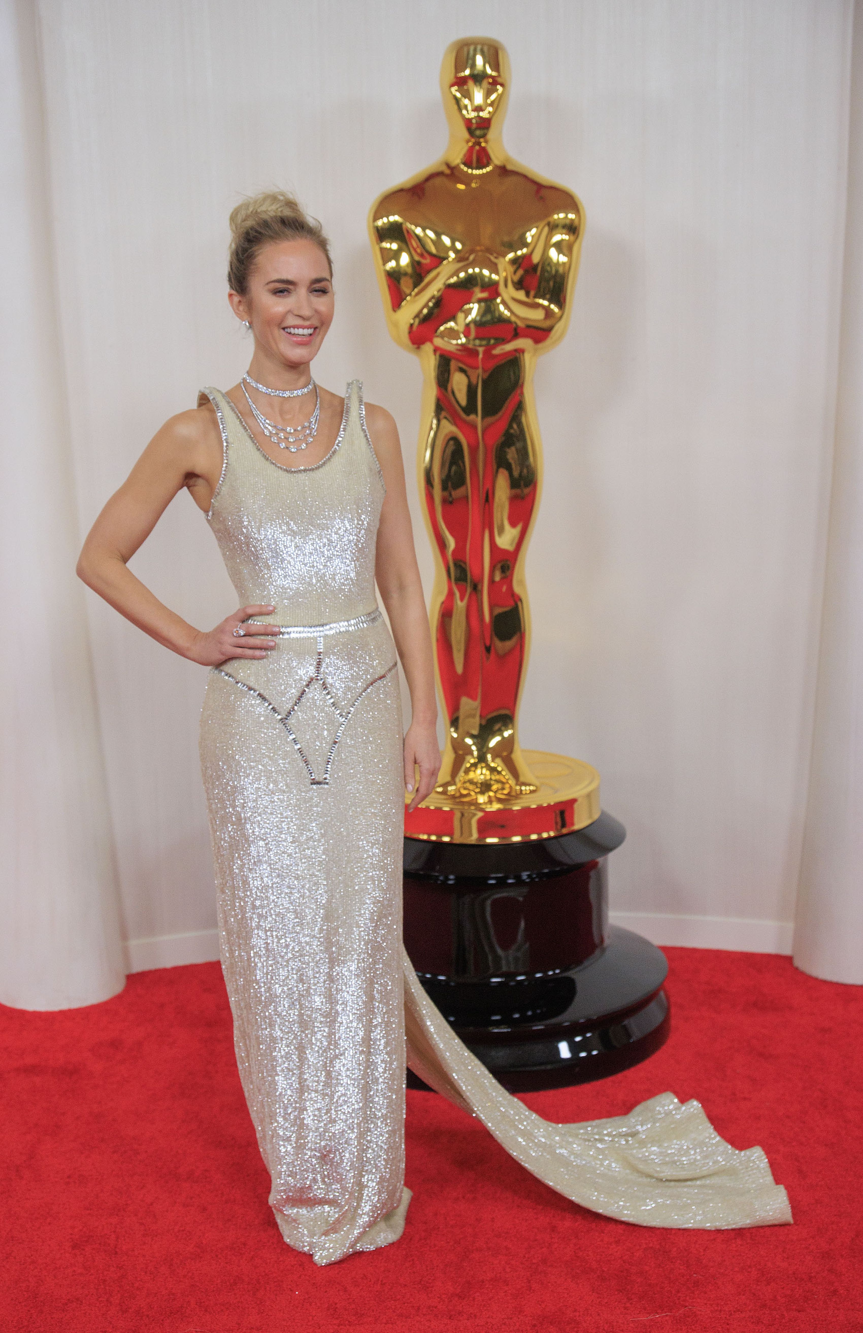 Vedete pe covorul roșu la Premiile Oscar 2024. Ce ținute au ales celebritățile