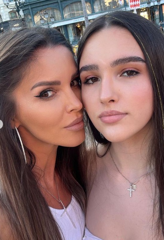 Adrian Cristea și Denisa Nechifor, împreună la ziua de naștere a fetei lor. Rania are 15 ani:  „Suntem foarte mândri de ea”