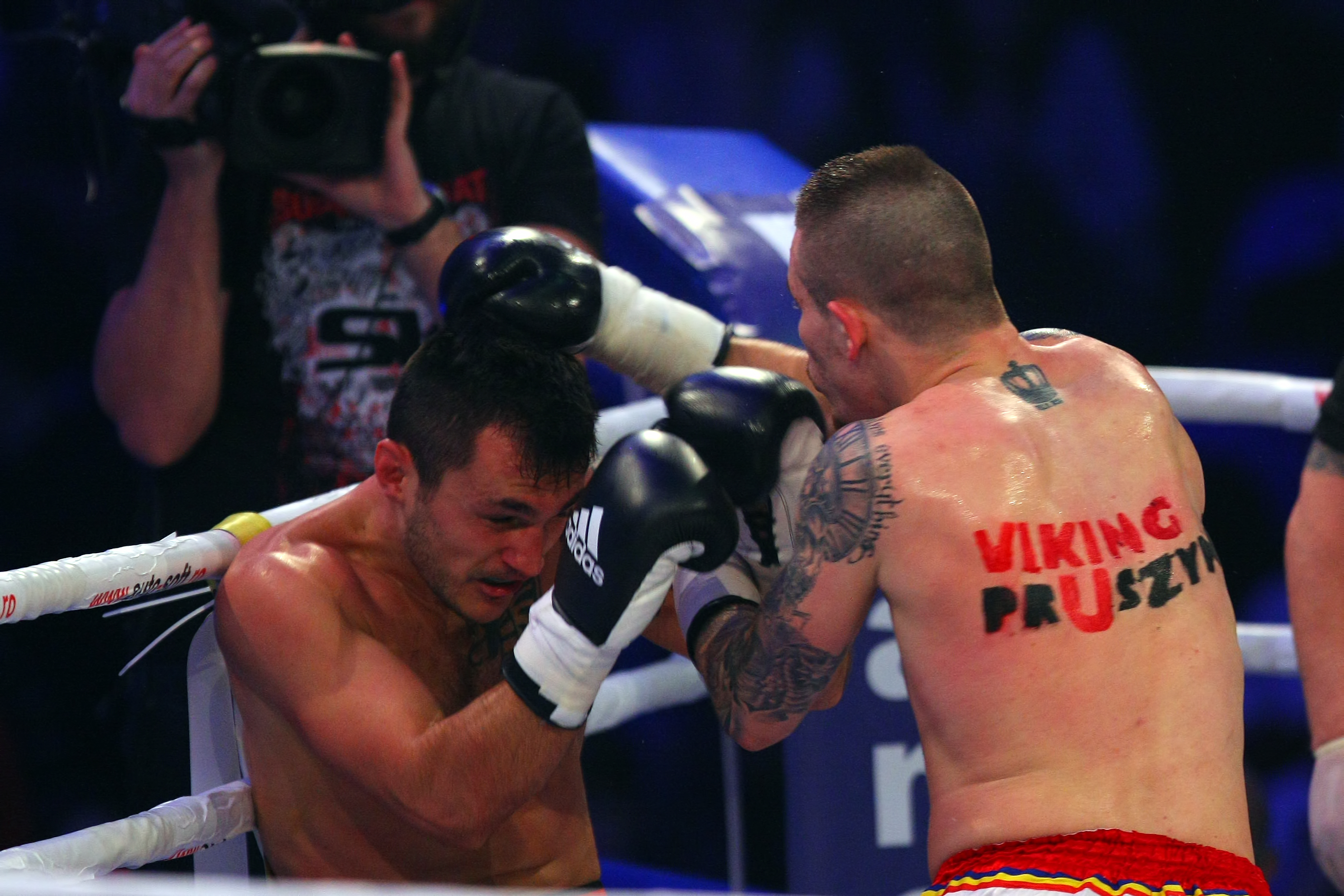 Meciul în urma căruia Amansio Paraschiv a devenit campion mondial Superkombat New Heroes! VIDEO& FOTO