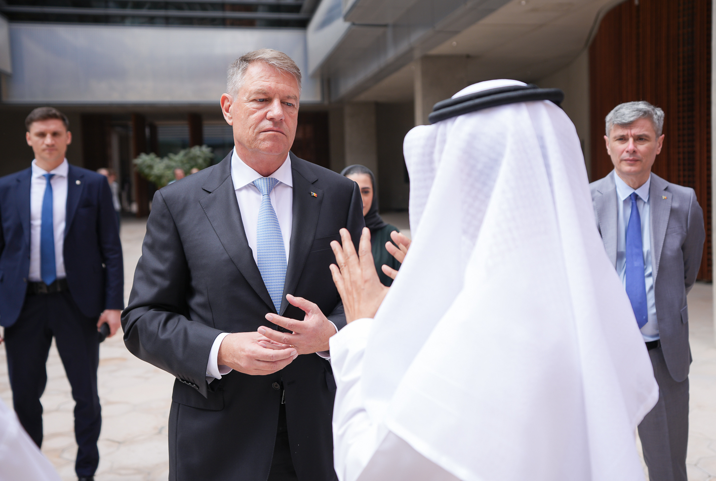 Klaus Iohannis, vizită la Masdar City, „cel mai verde oraș”, în care s-au investit 20 de miliarde de dolari